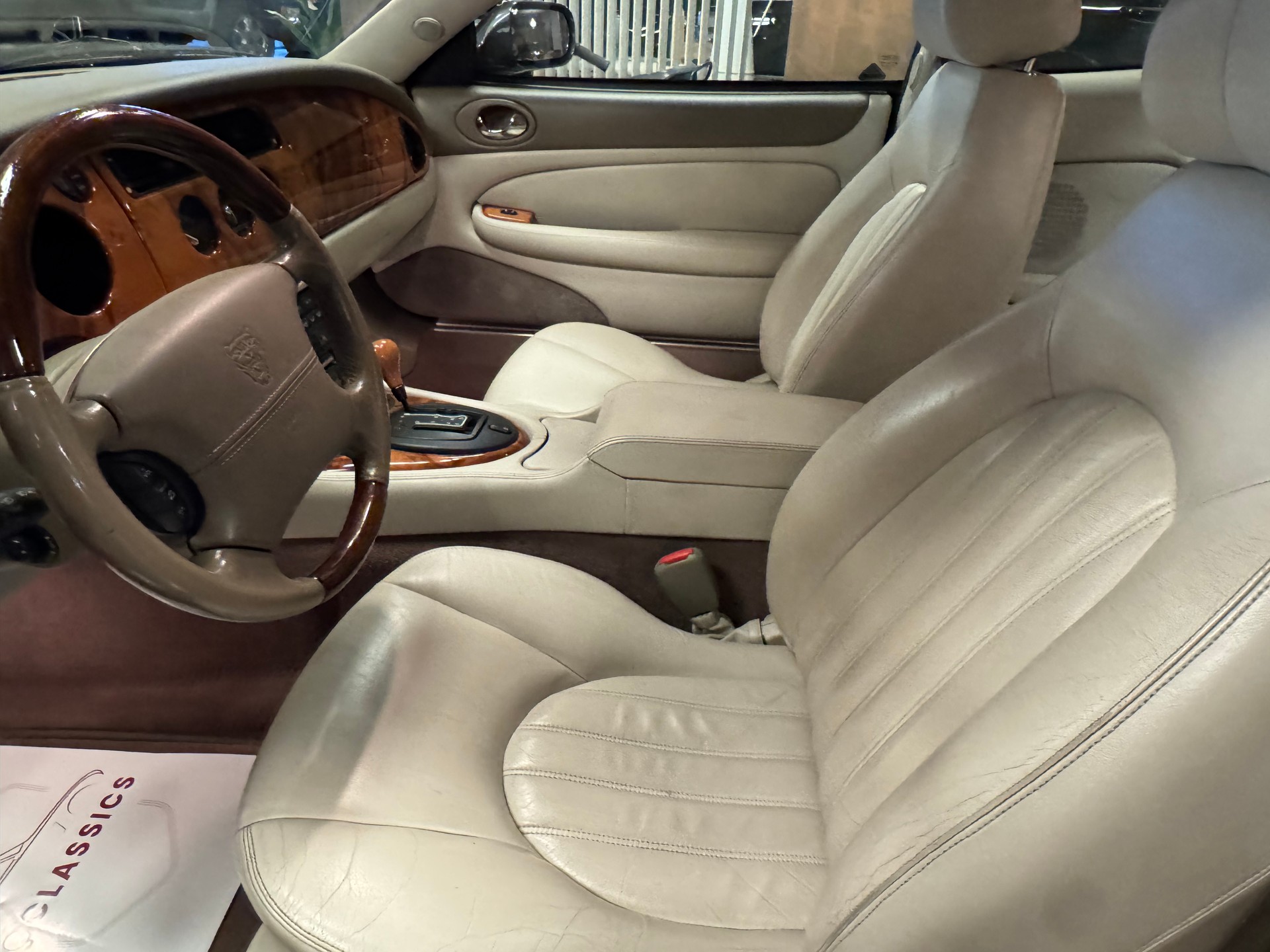 JAGUAR XK8-image-10