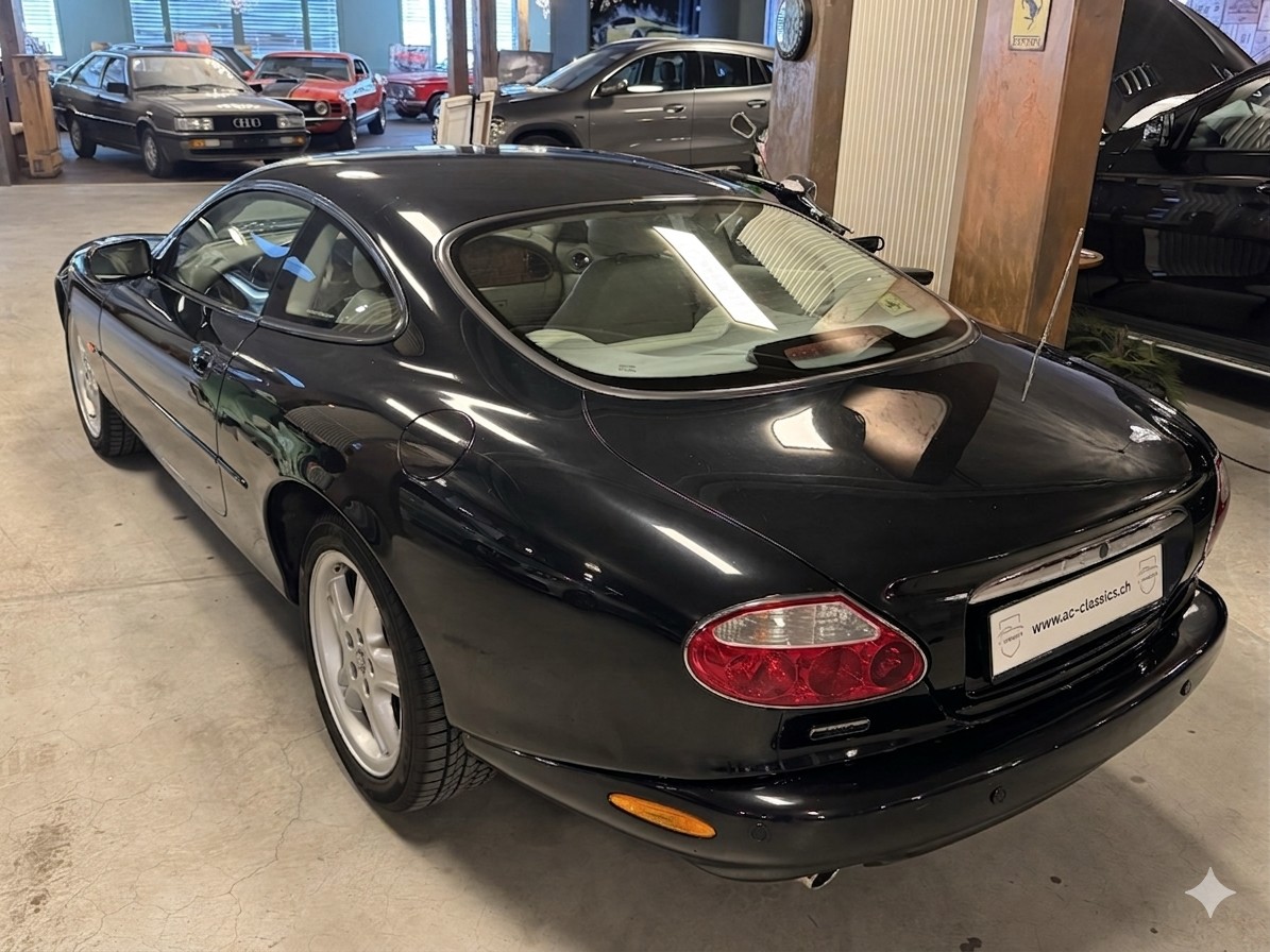 JAGUAR XK8-image-8