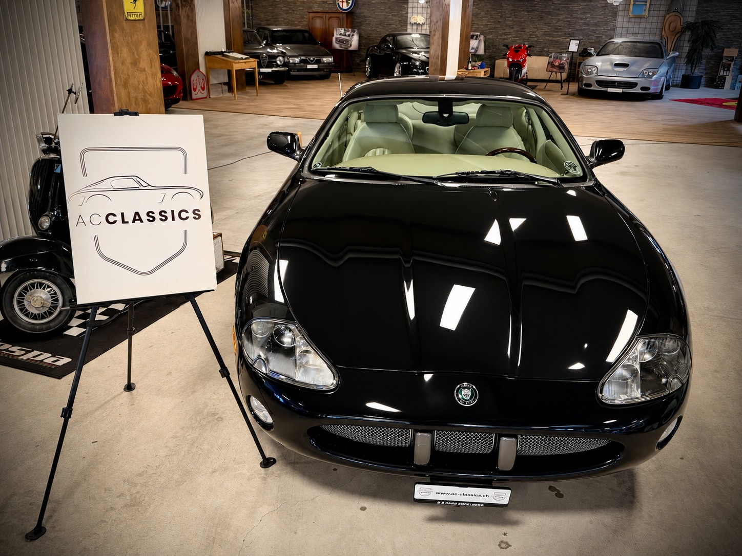 JAGUAR XK8-image-1