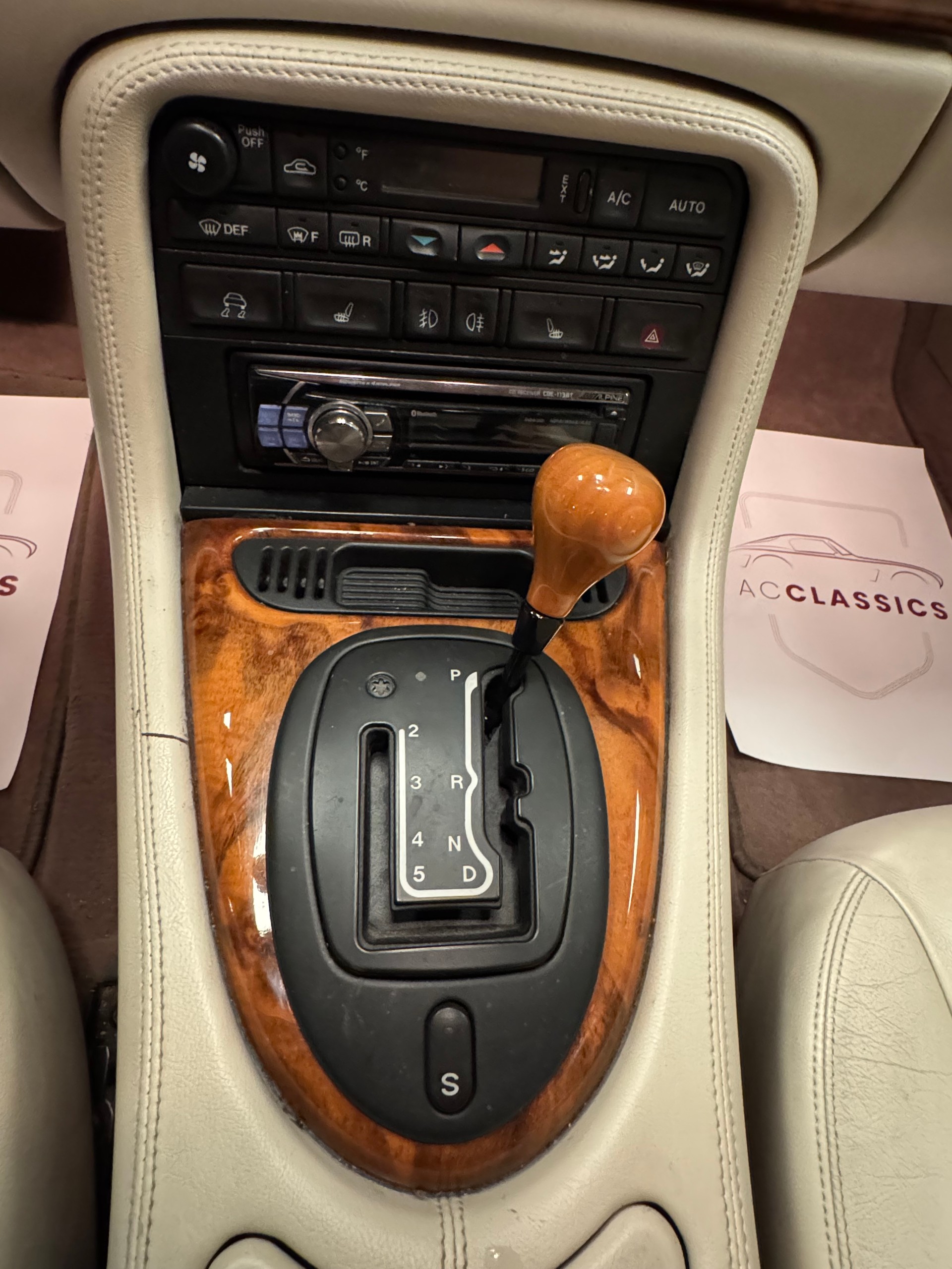 JAGUAR XK8-image-14