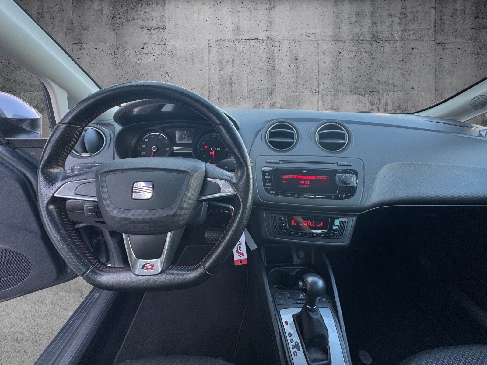 SEAT Ibiza 1.4 TSI FR DSG-image-14