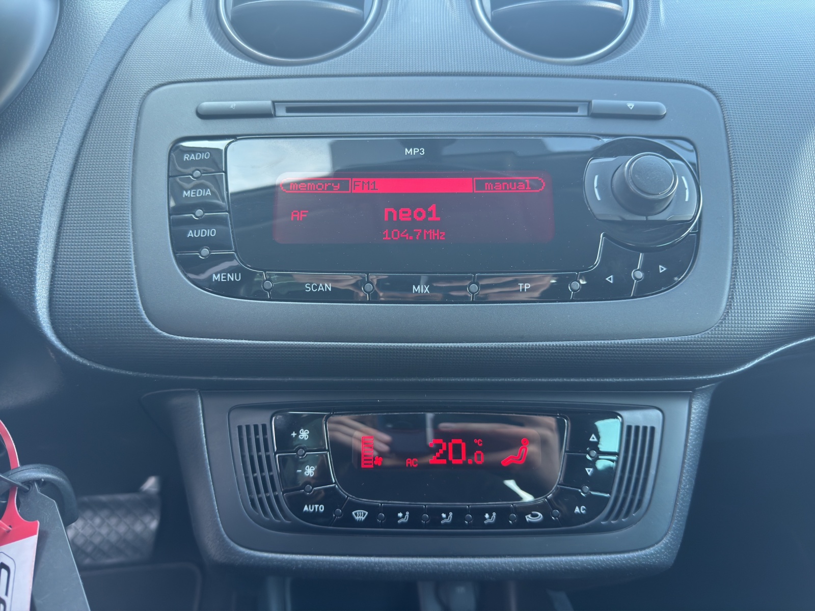 SEAT Ibiza 1.4 TSI FR DSG-image-16