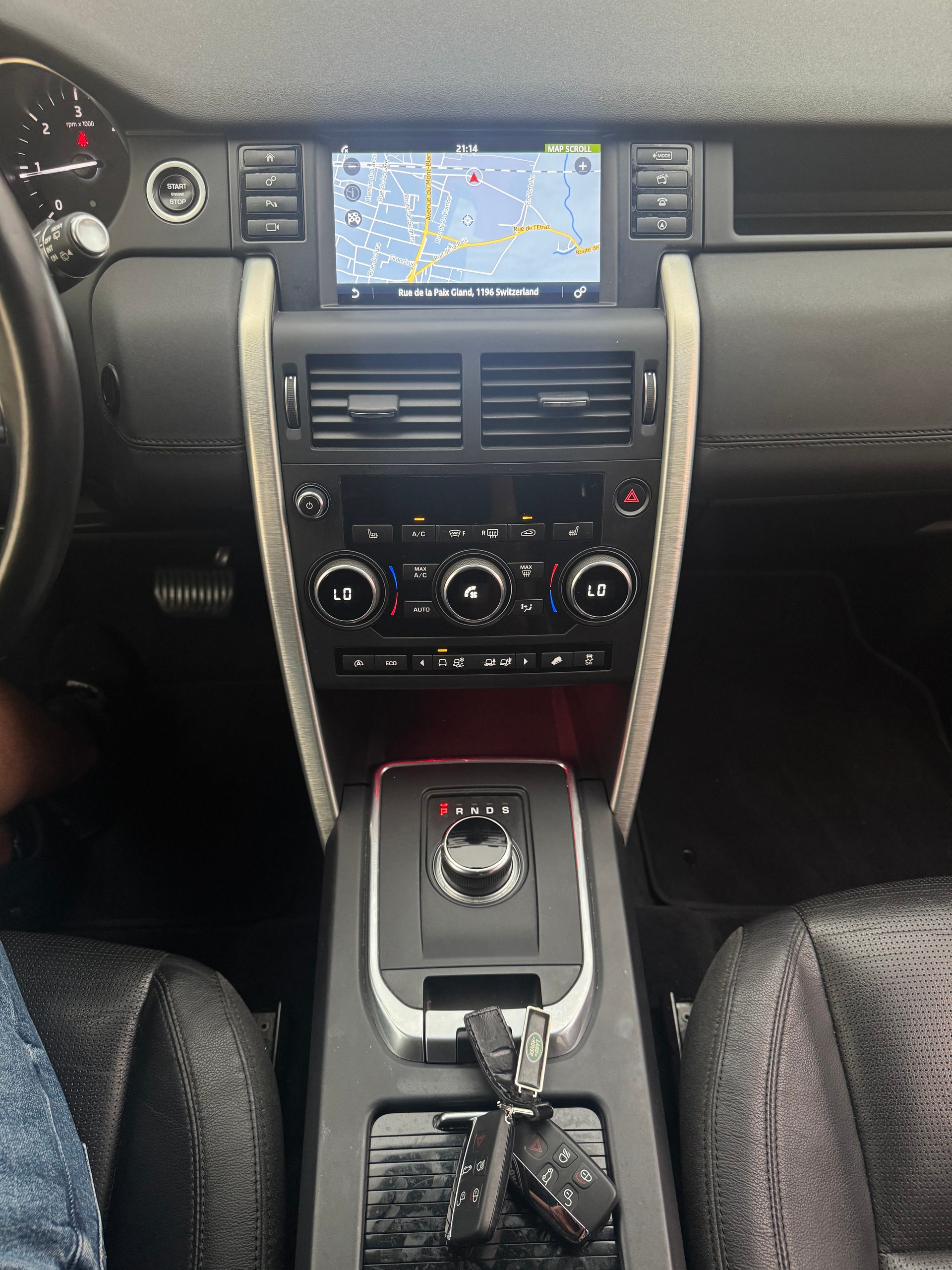 LAND ROVER Discovery Sport 2.0 TD4 HSE AT9-image-12