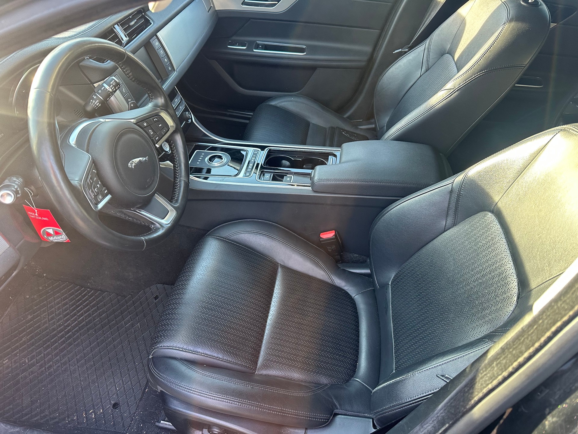 JAGUAR XF Sportbrake 25d Portfolio AWD Automatic-image-2