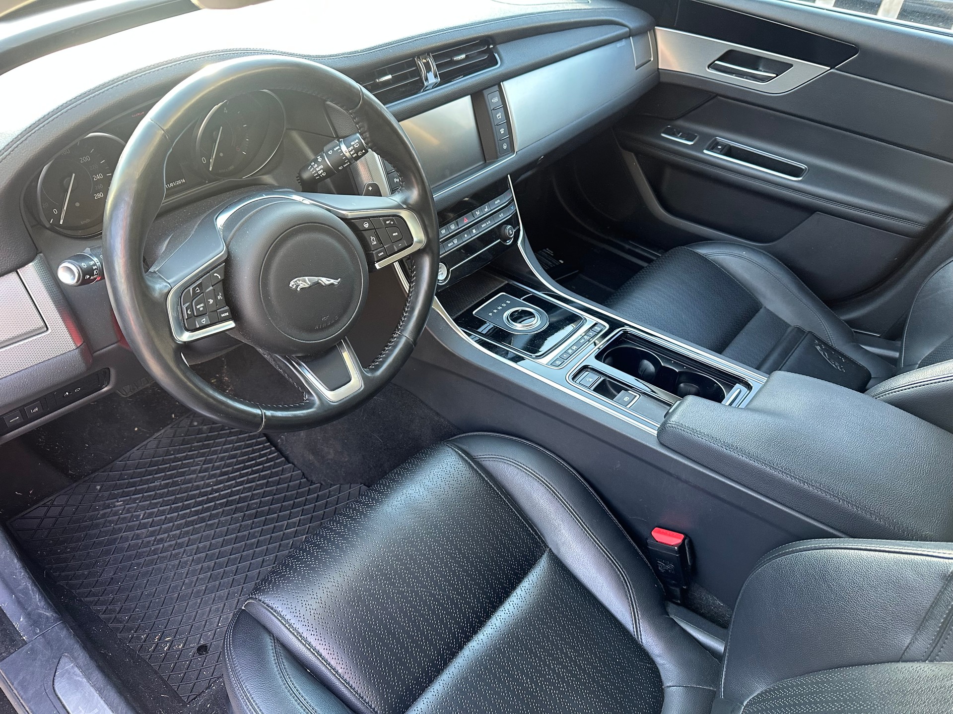 JAGUAR XF Sportbrake 25d Portfolio AWD Automatic-image-1