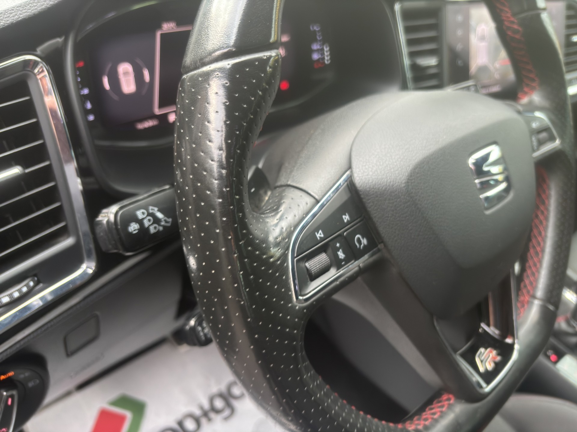 SEAT Ateca 2.0 TSI SWISS FR 4Drive DSG-image-18