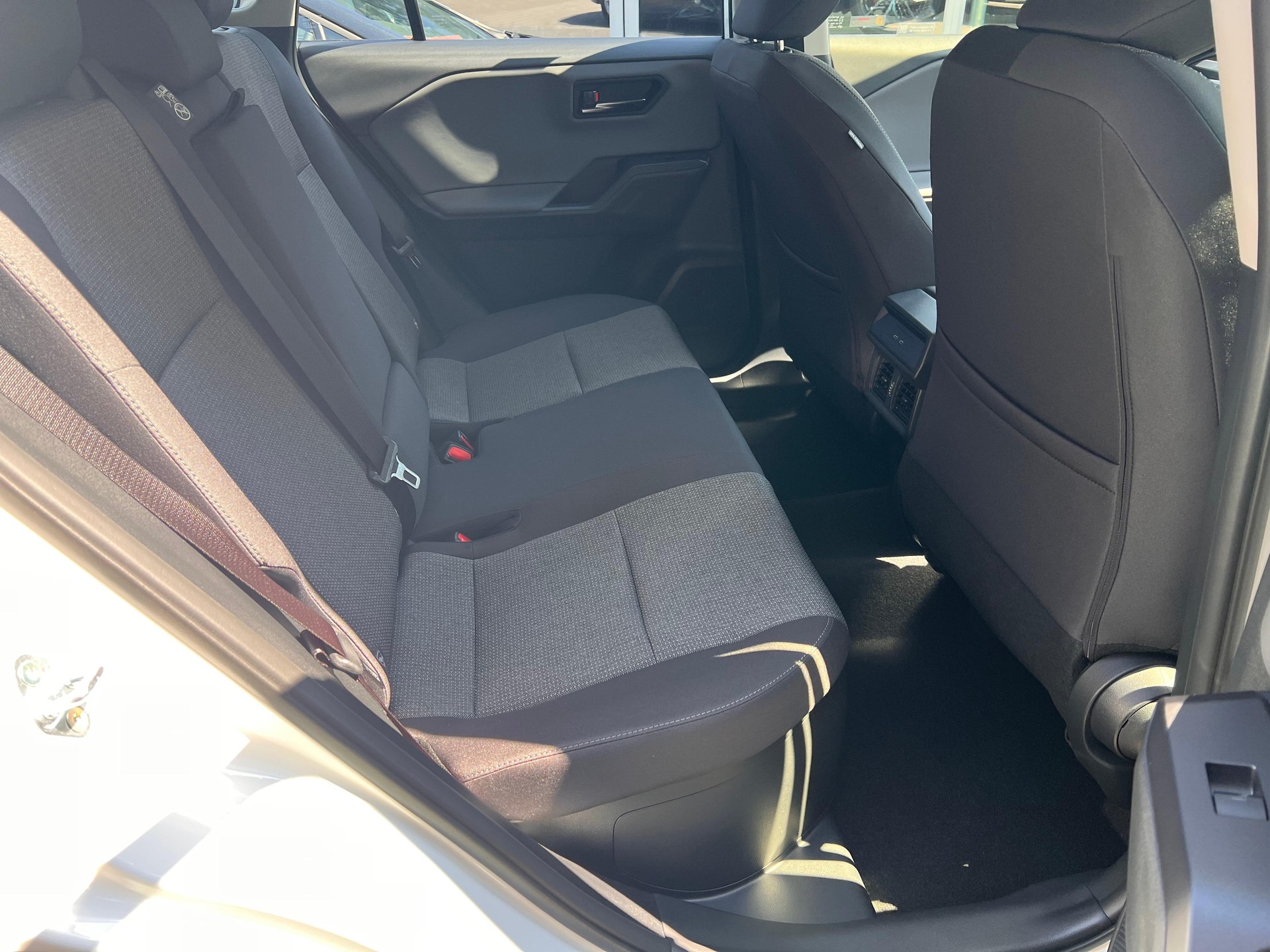 TOYOTA RAV4 2.5 HEV Trend-image-11