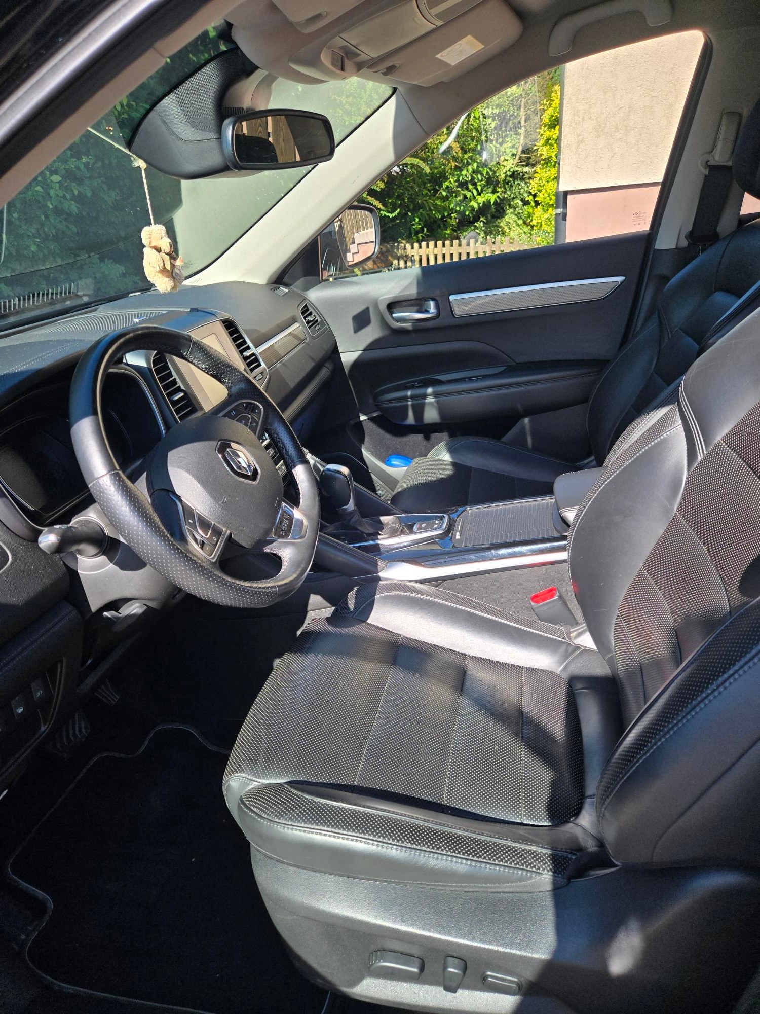 RENAULT 2.0 dCi Initiale Paris 4x4 Xtronic CVT-image-2