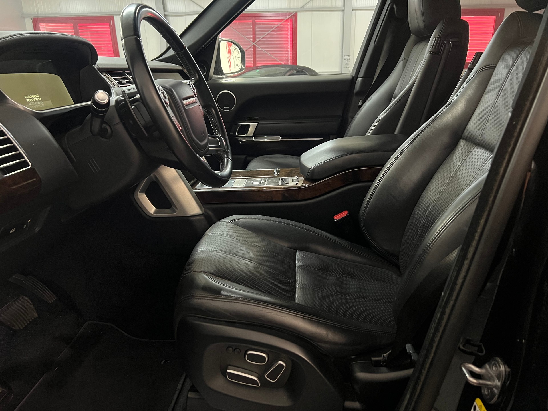 LAND ROVER Range Rover 4.4 SDV8 Vogue Automatic-image-4
