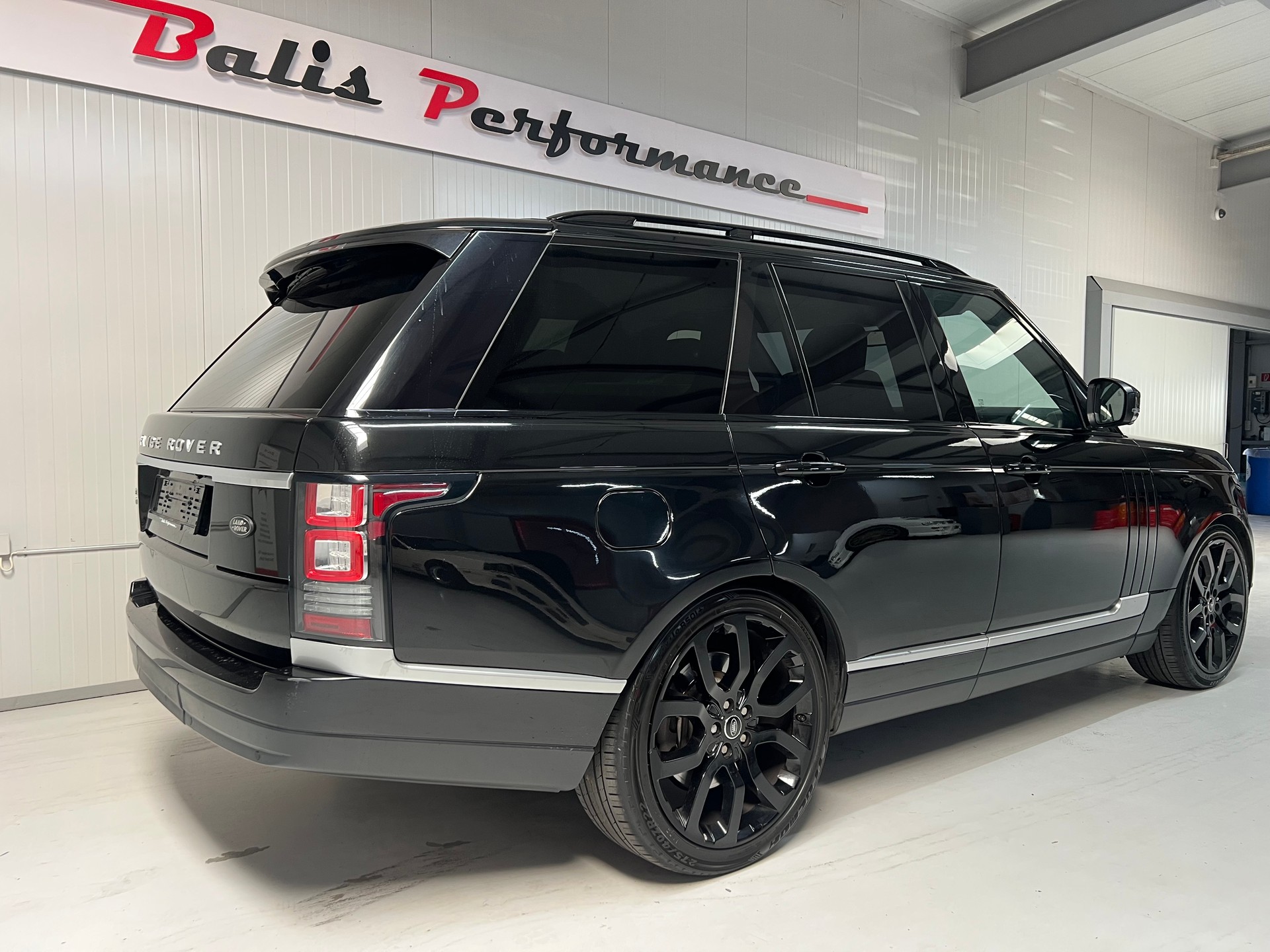 LAND ROVER Range Rover 4.4 SDV8 Vogue Automatic-image-2