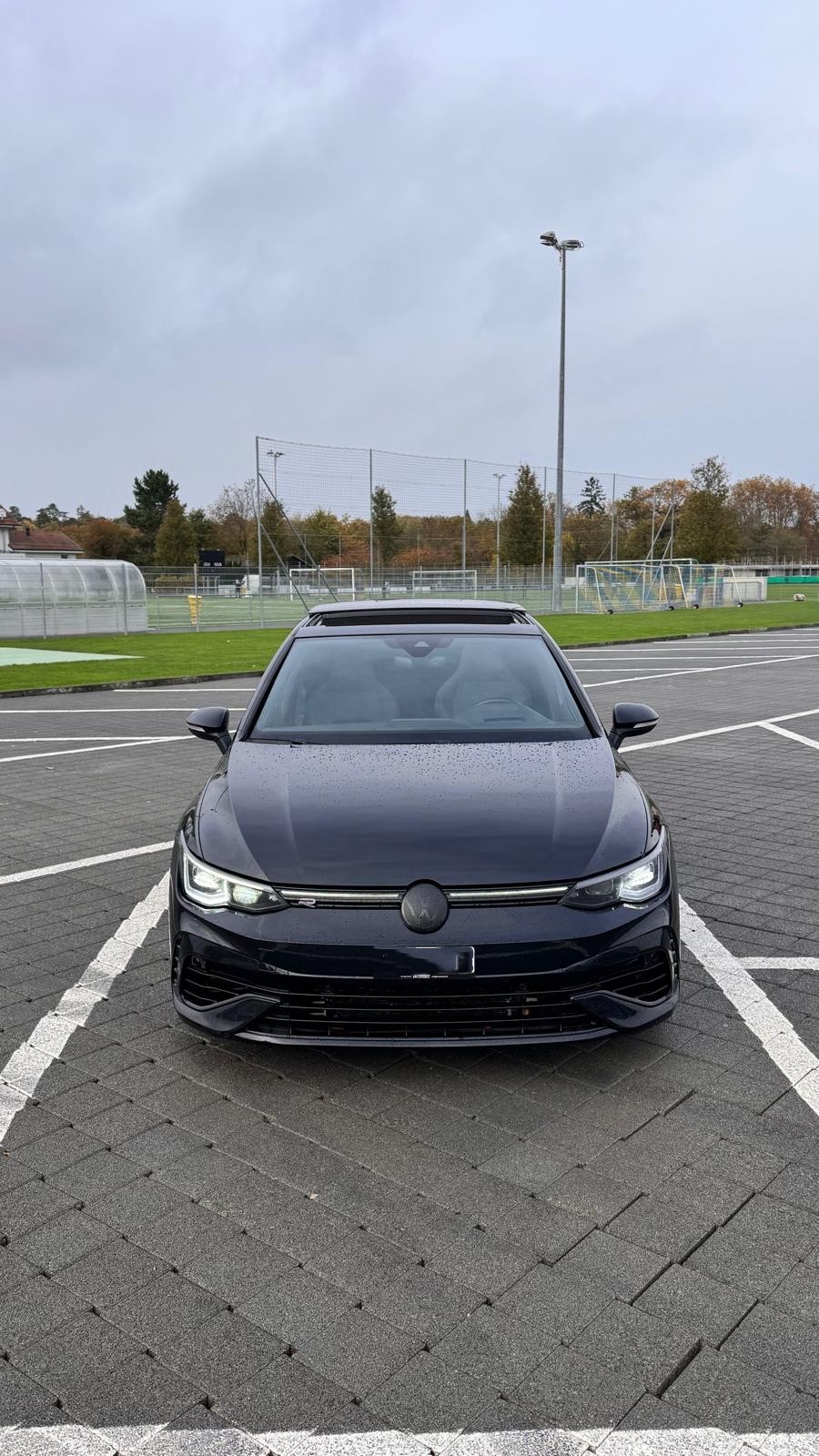 VW Golf 2.0 TSI R DSG 4Motion-image-3