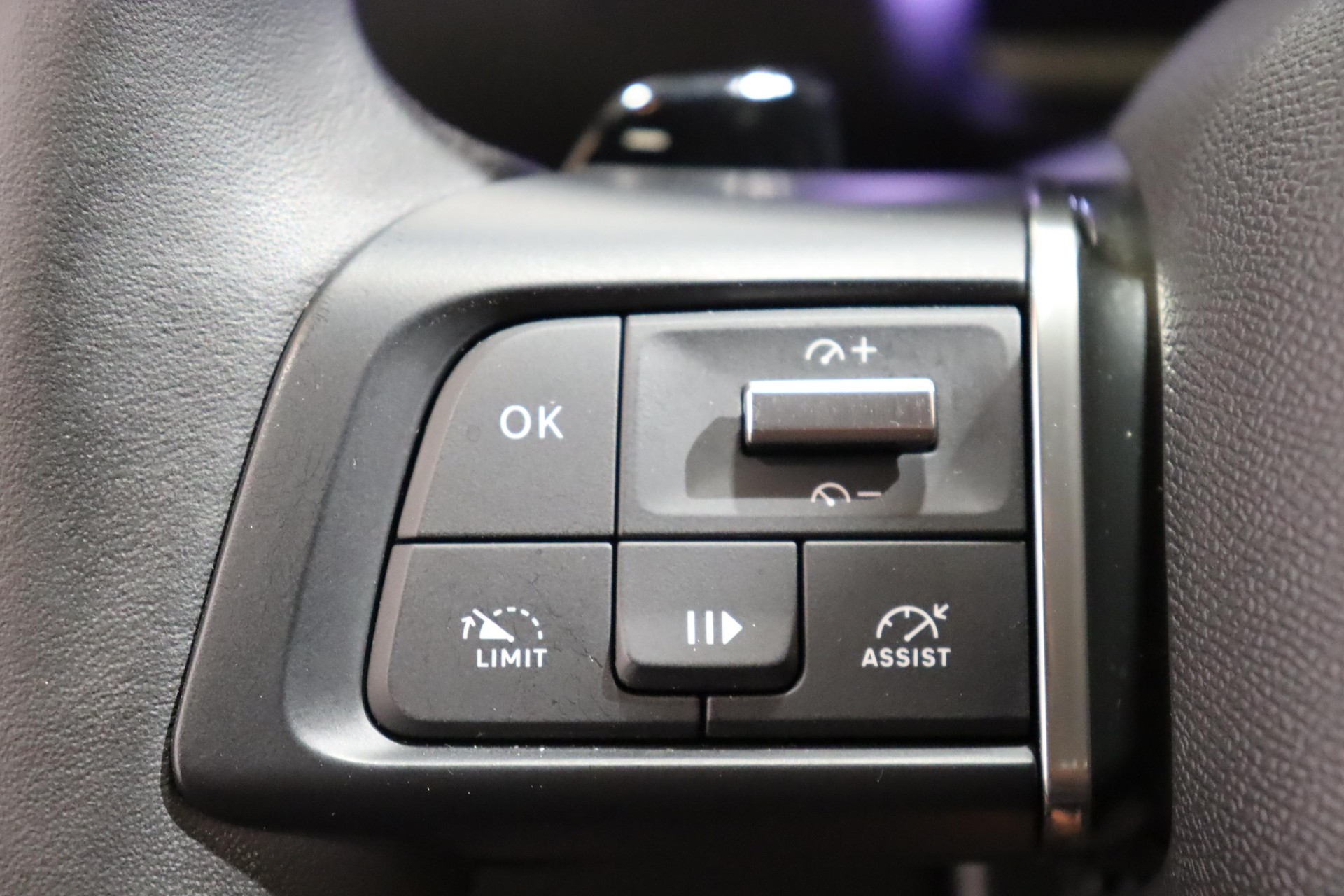 CITROEN C4 1.2 PureTech Swiss Edition-image-9