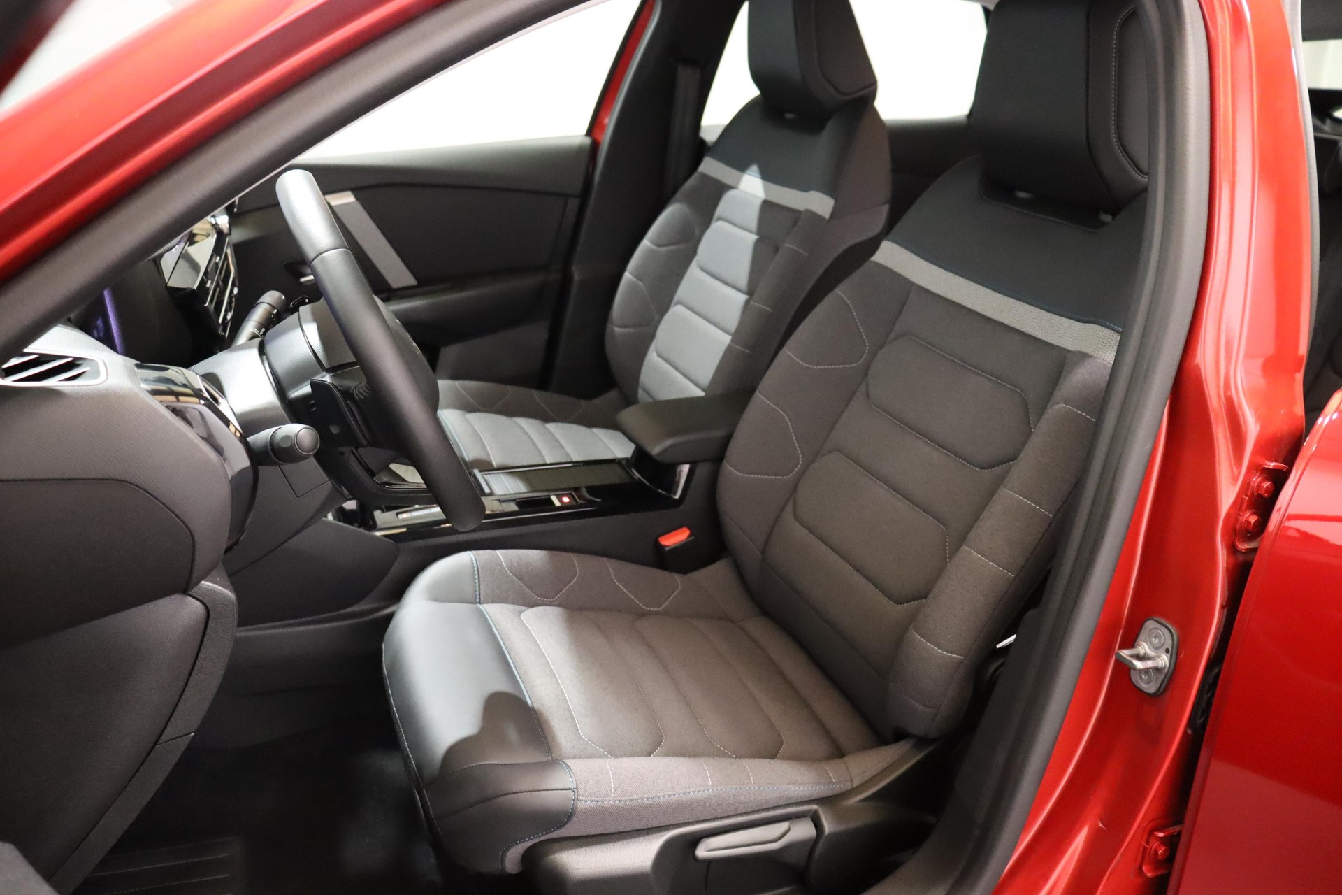CITROEN C4 1.2 PureTech Swiss Edition-image-4
