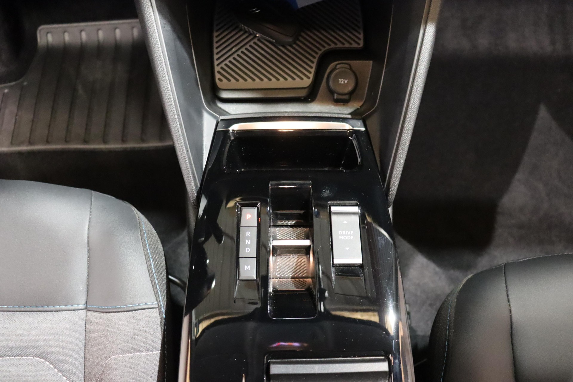 CITROEN C4 1.2 PureTech Swiss Edition-image-8
