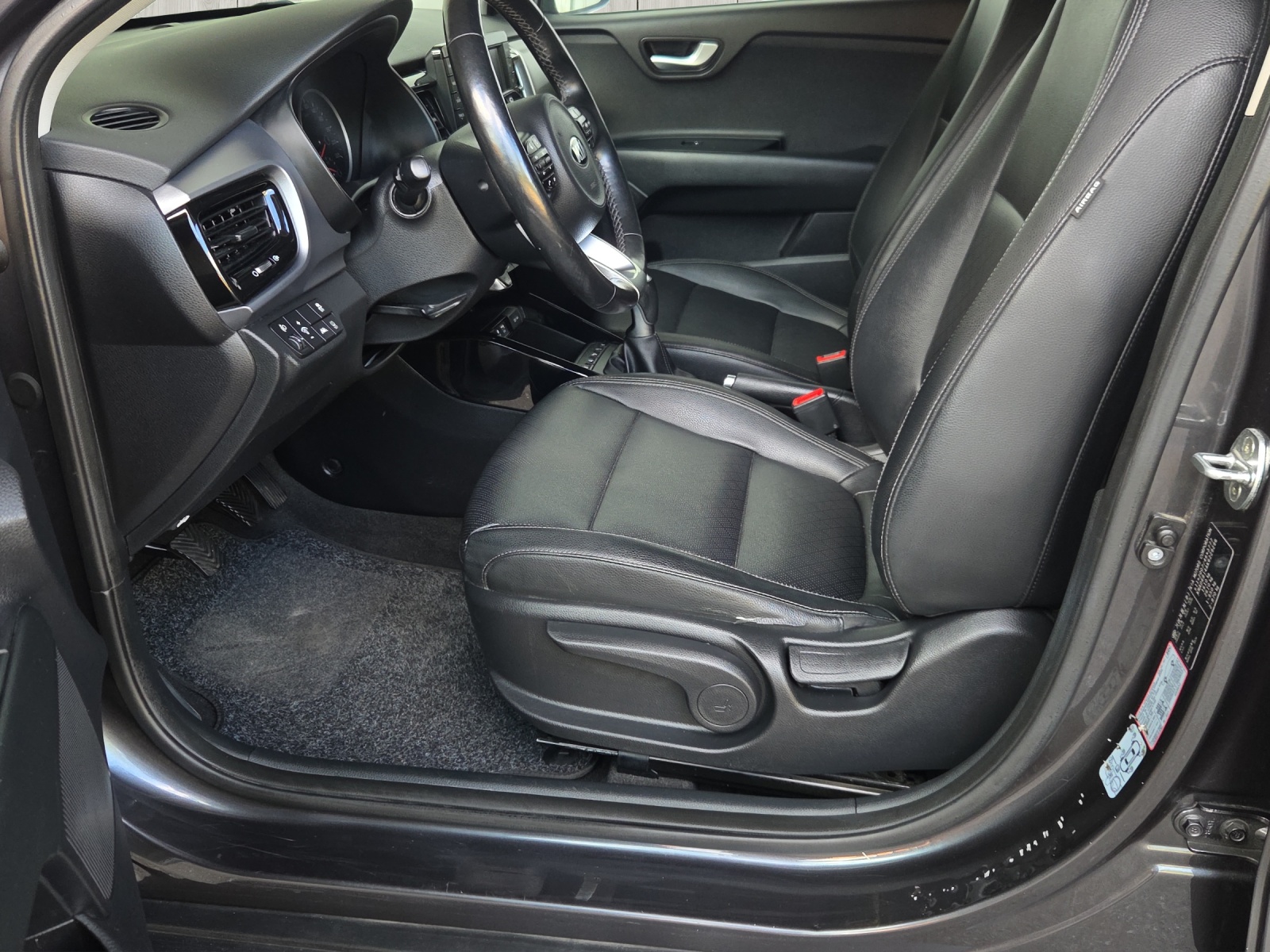 KIA Stonic 1.4 CVVT-image-10