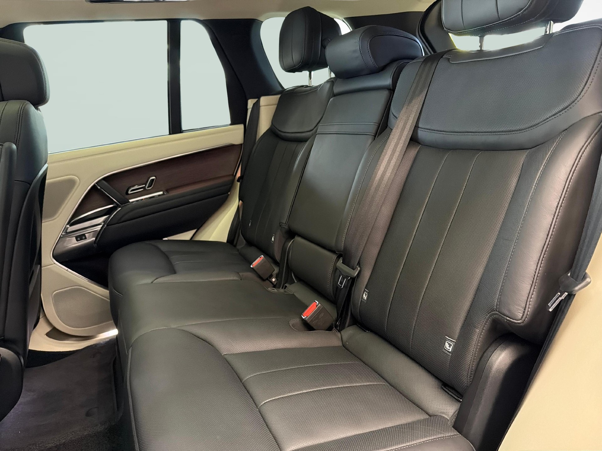 LAND ROVER Range Rover 3.0 D I6 300 HSE-image-10