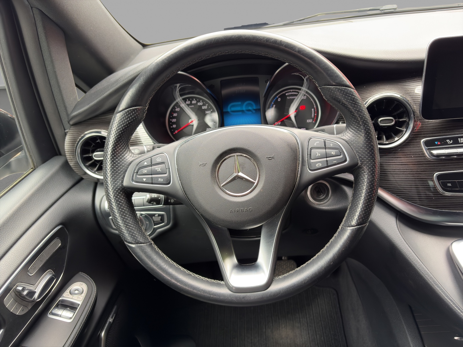 MERCEDES-BENZ EQV 300 Avantgarde lang-image-11
