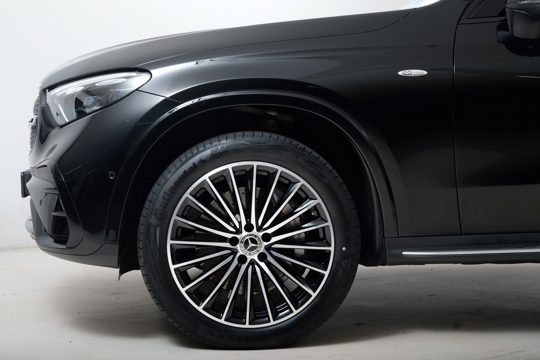 MERCEDES-BENZ GLC 300 e 4Matic 9G-Tronic-showroom-element-2