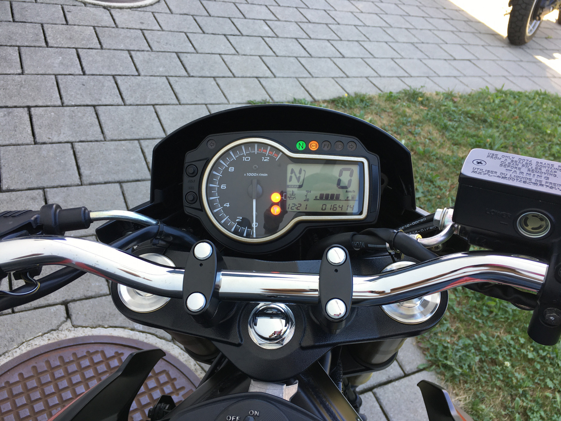 SUZUKI GSR 750 A/U-image-6