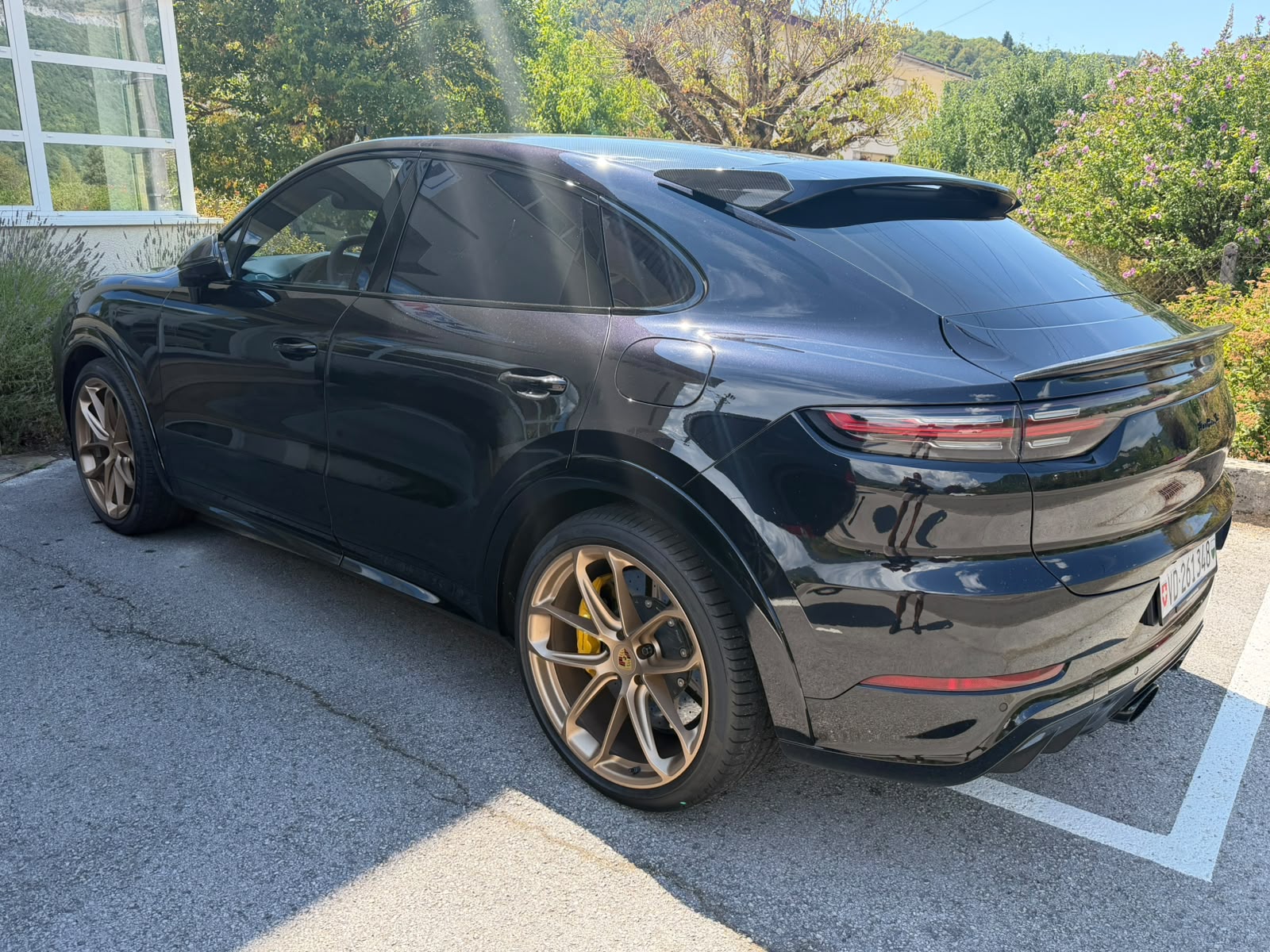PORSCHE Cayenne Turbo Coupé S E-Hybrid-image-4