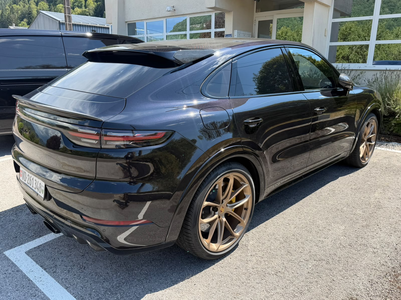 PORSCHE Cayenne Turbo Coupé S E-Hybrid-image-2