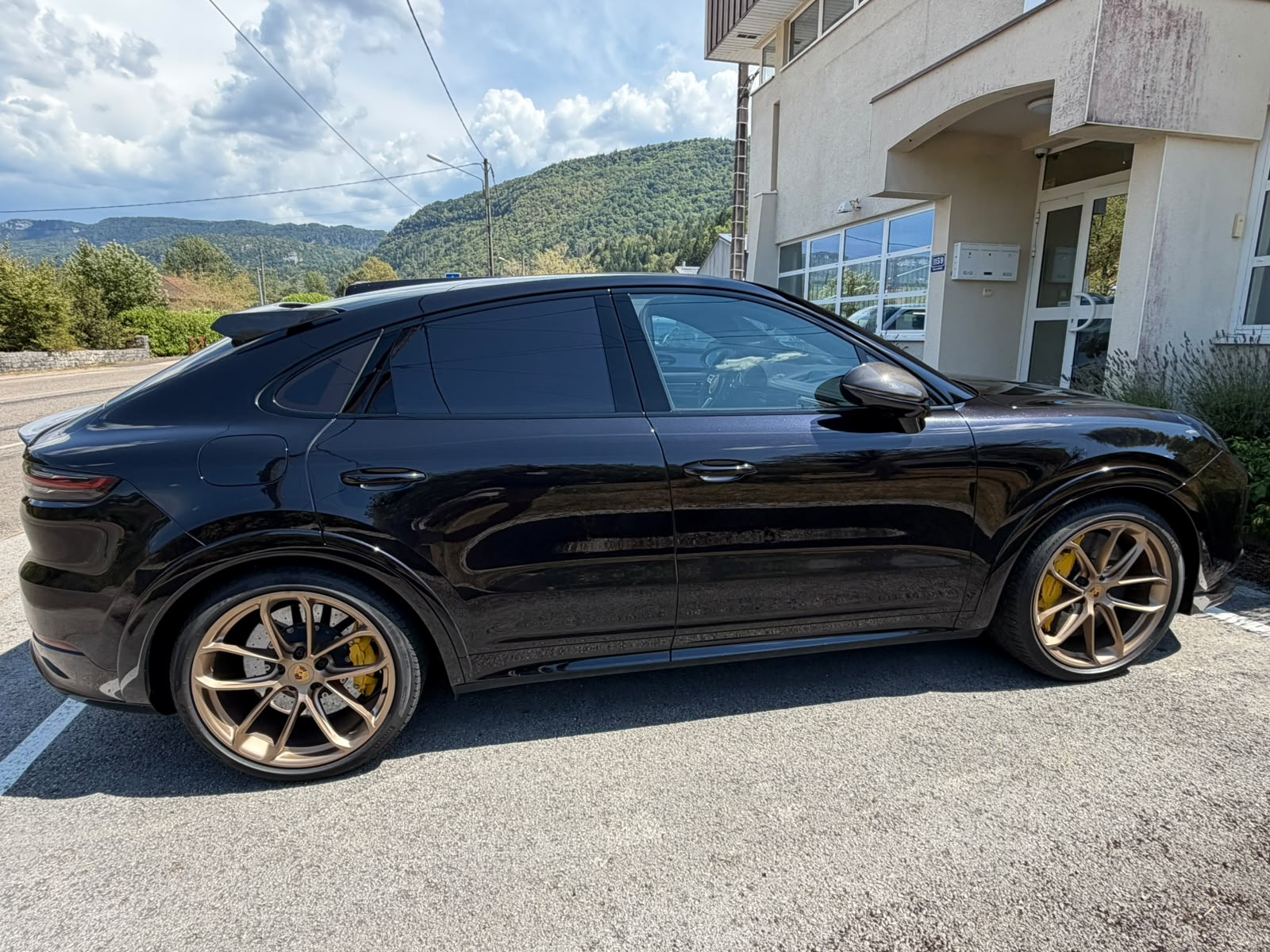 PORSCHE Cayenne Turbo Coupé S E-Hybrid-image-3