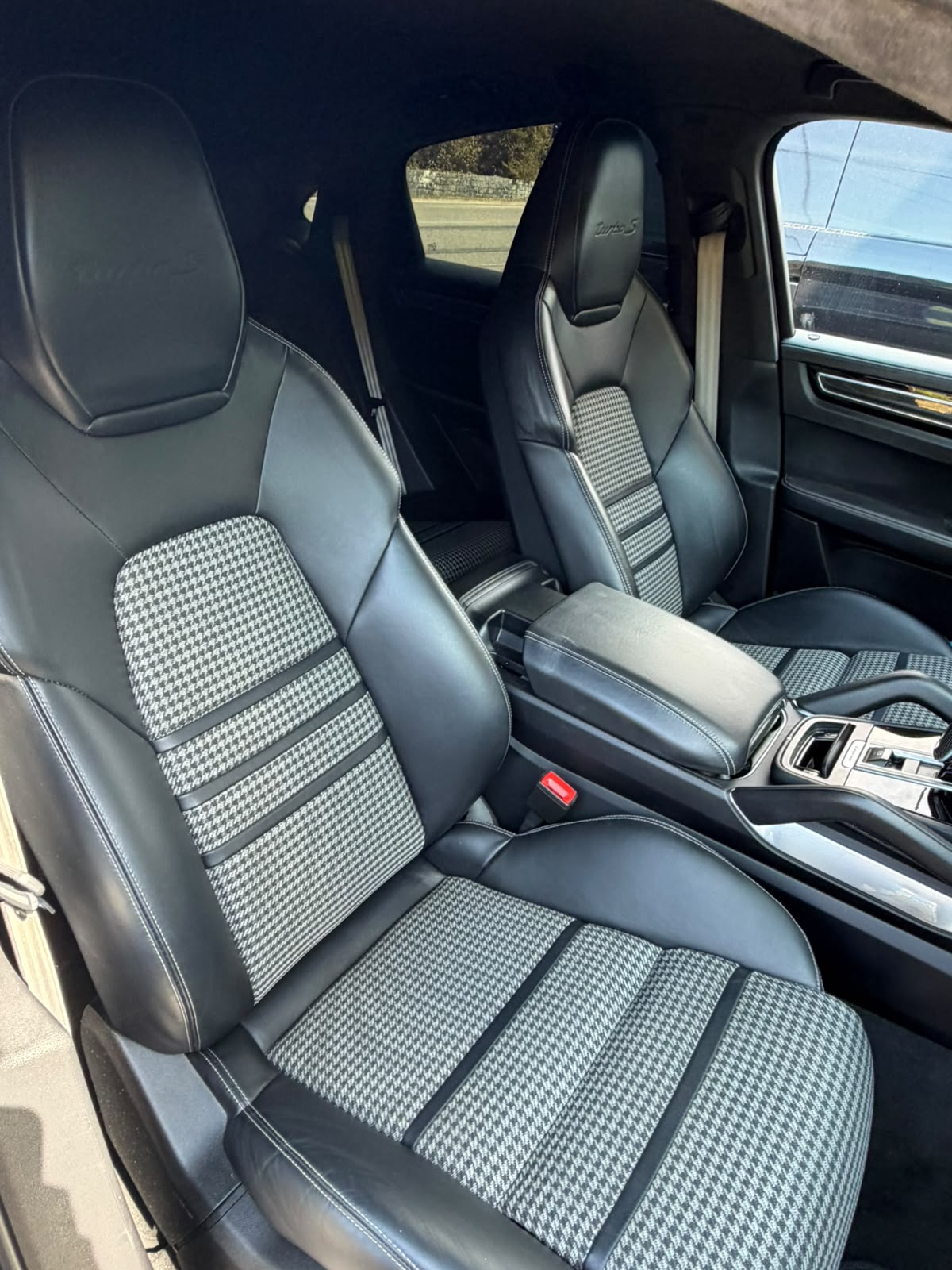PORSCHE Cayenne Turbo Coupé S E-Hybrid-image-8