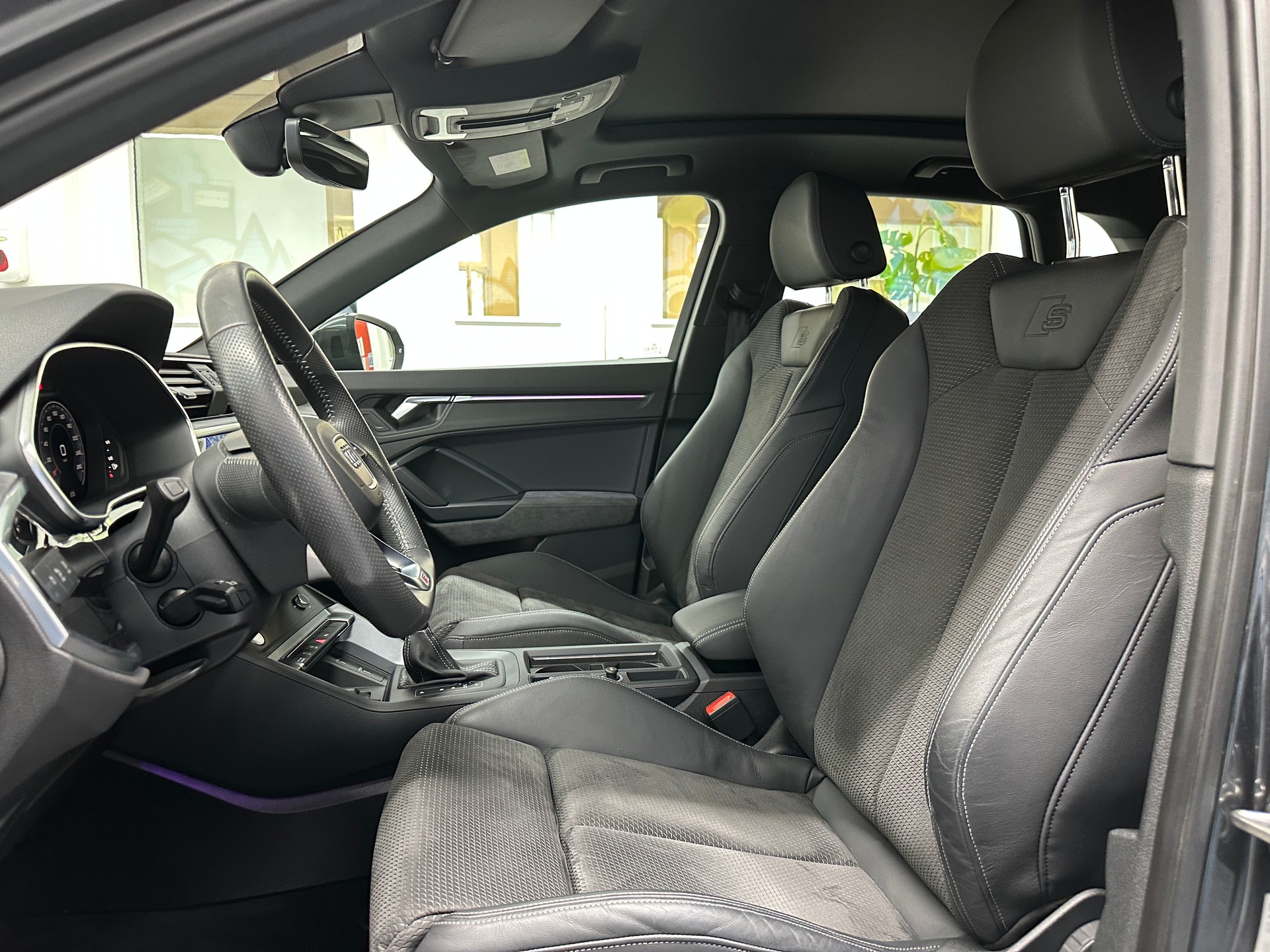 AUDI Q3 45 TFSI S line quattro S-tronic-image-8