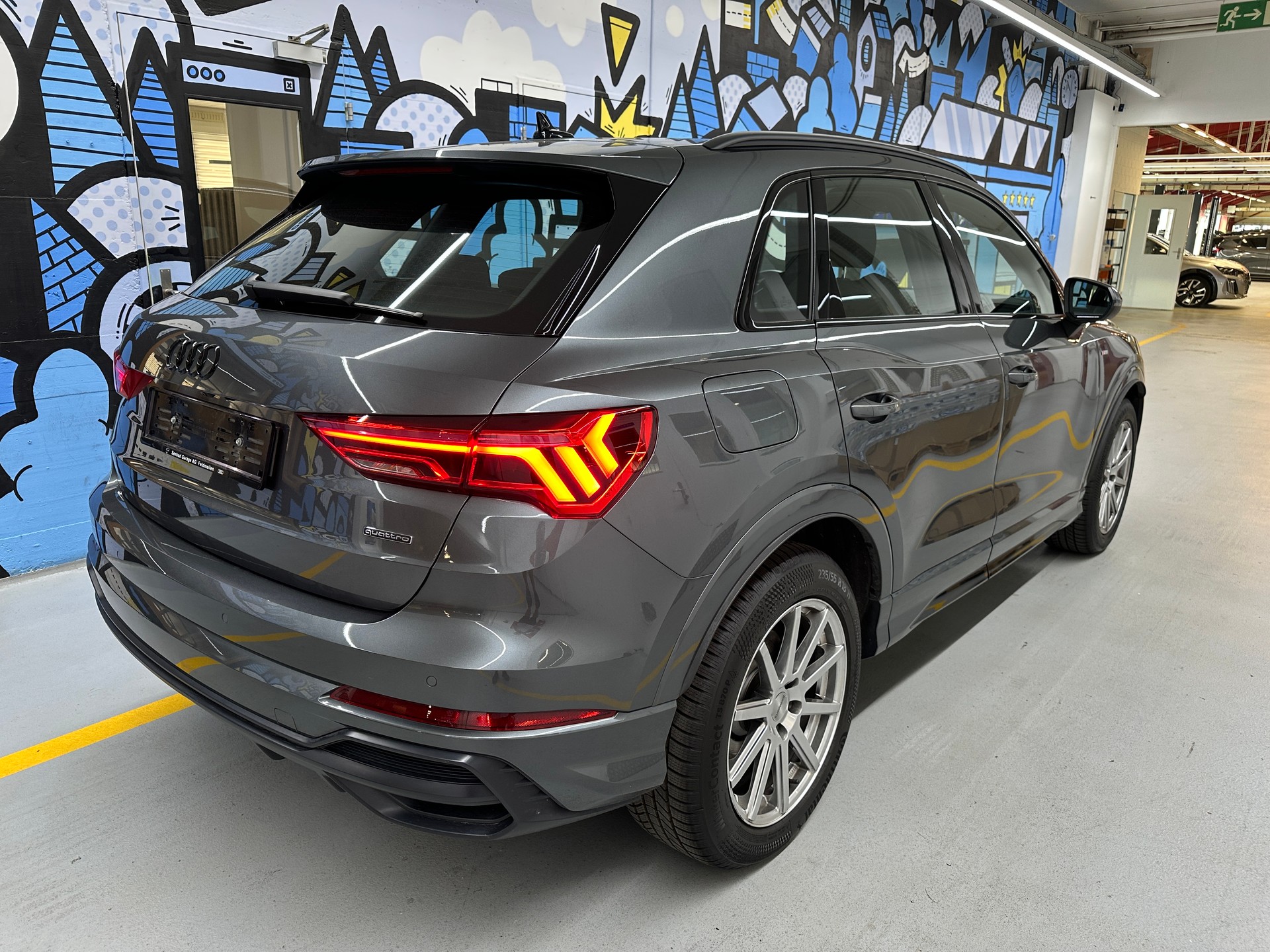 AUDI Q3 45 TFSI S line quattro S-tronic-image-3