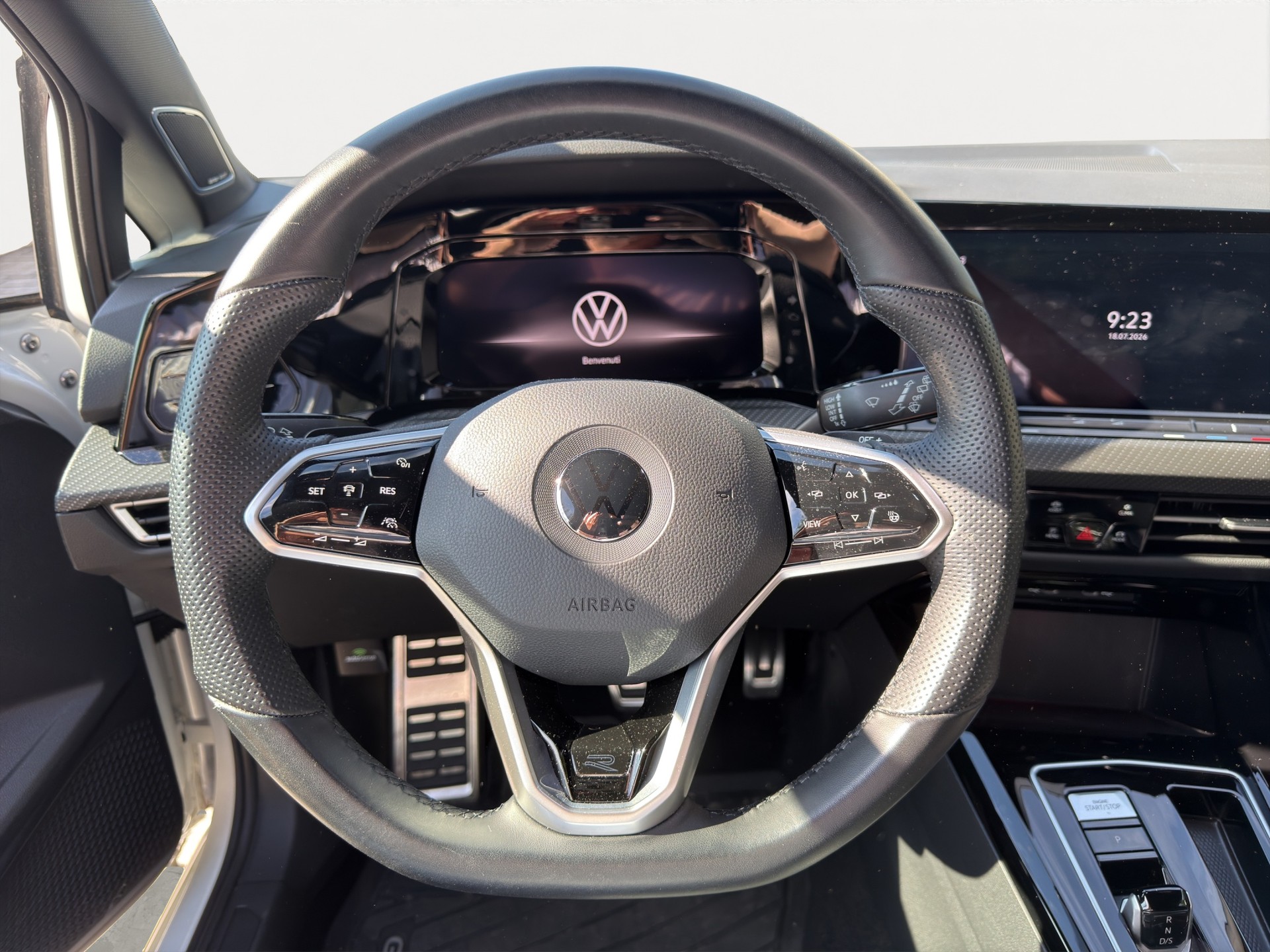 VW Golf 1.5 eTSI R-Line DSG-image-9