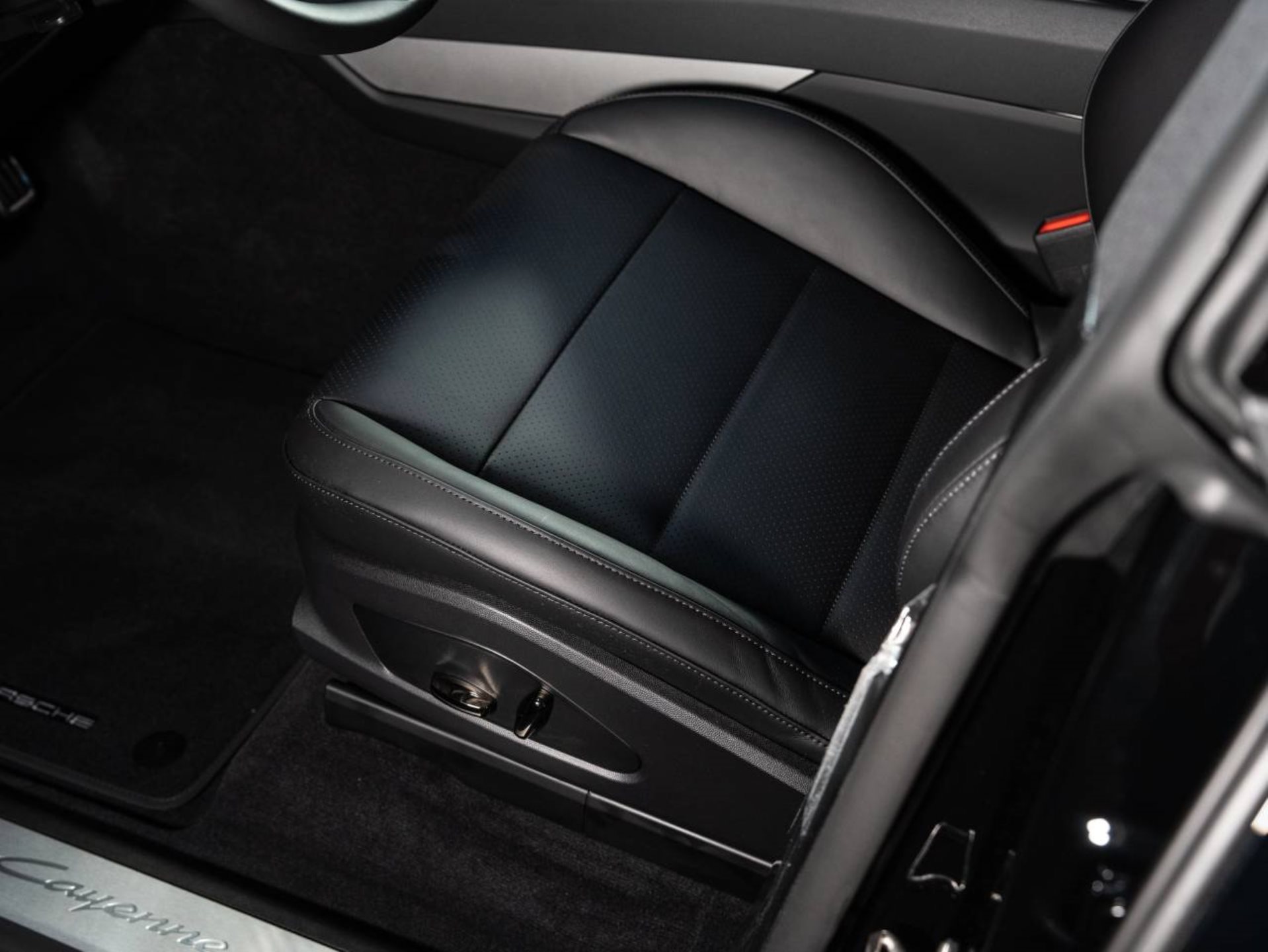 PORSCHE Cayenne Coupé Electric-image-17