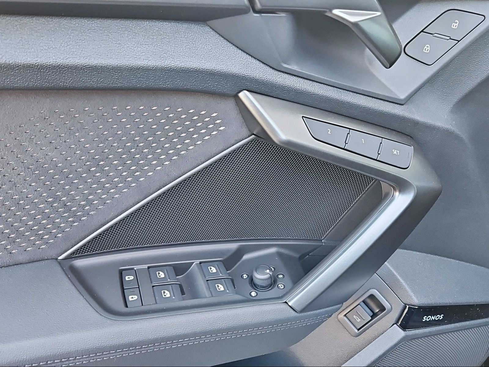 AUDI RS3 Sportback 2.5 TSI quattro S-tronic Mythosschwarz Metallic-image-16