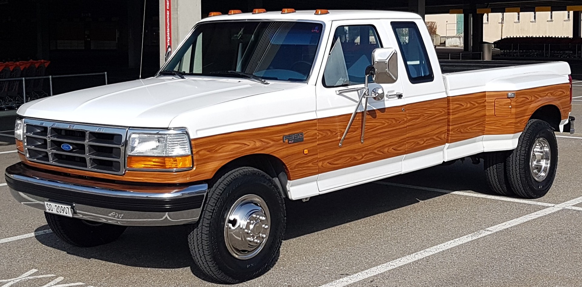 FORD F-350 XLT-image-0