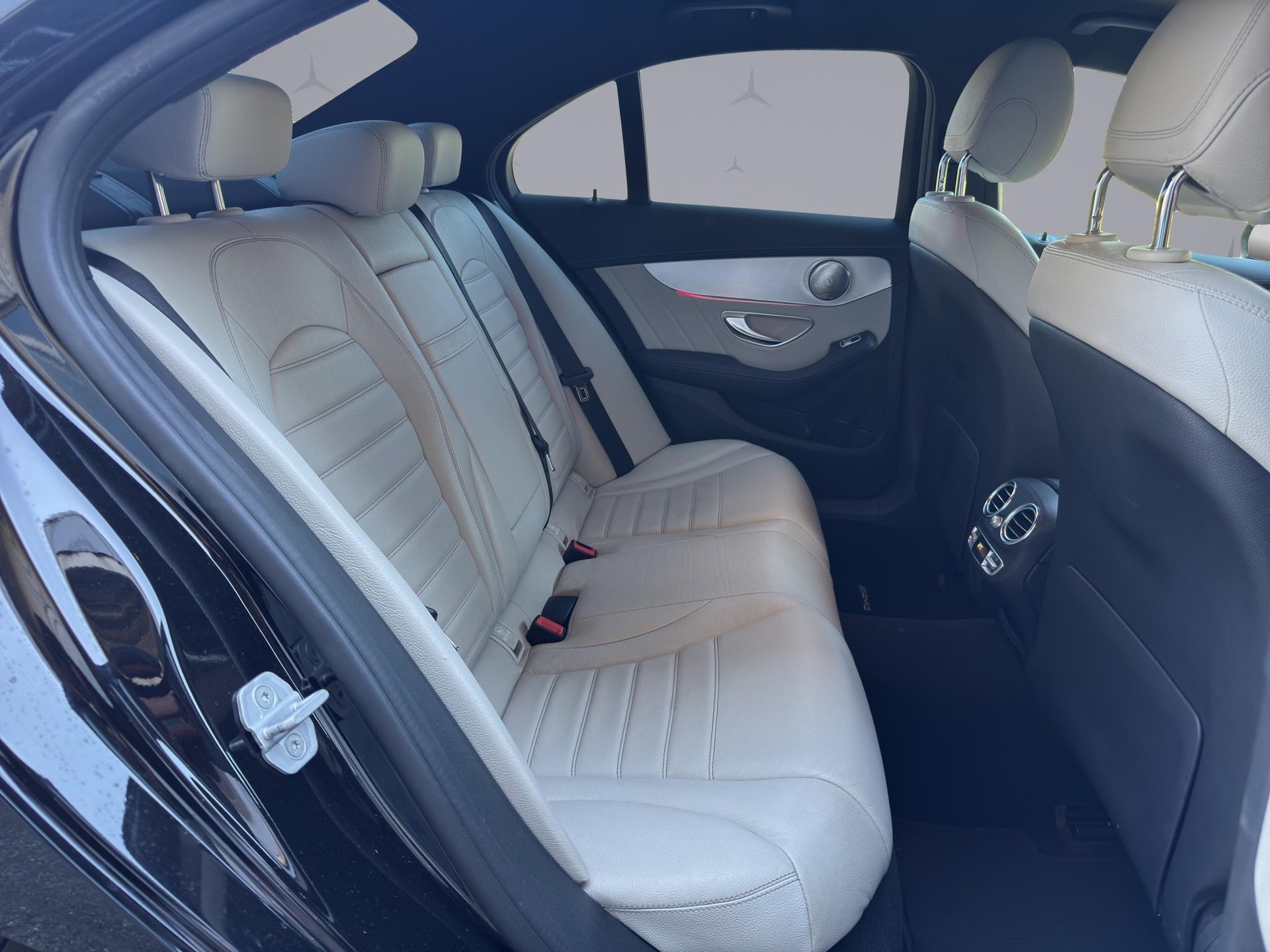 MERCEDES-BENZ C 250 AMG Line-image-17