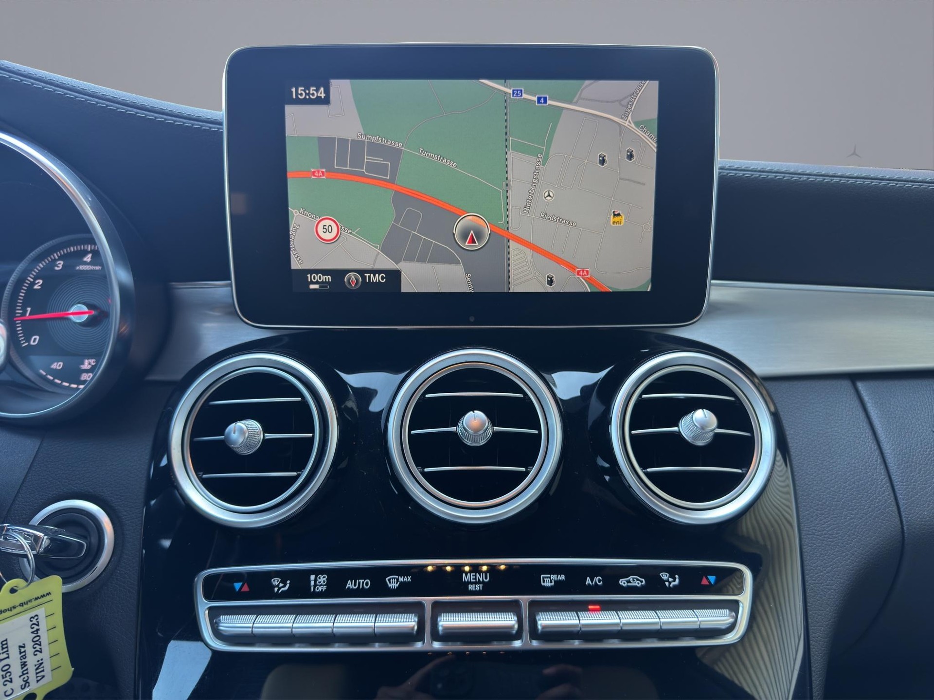 MERCEDES-BENZ C 250 AMG Line-image-15