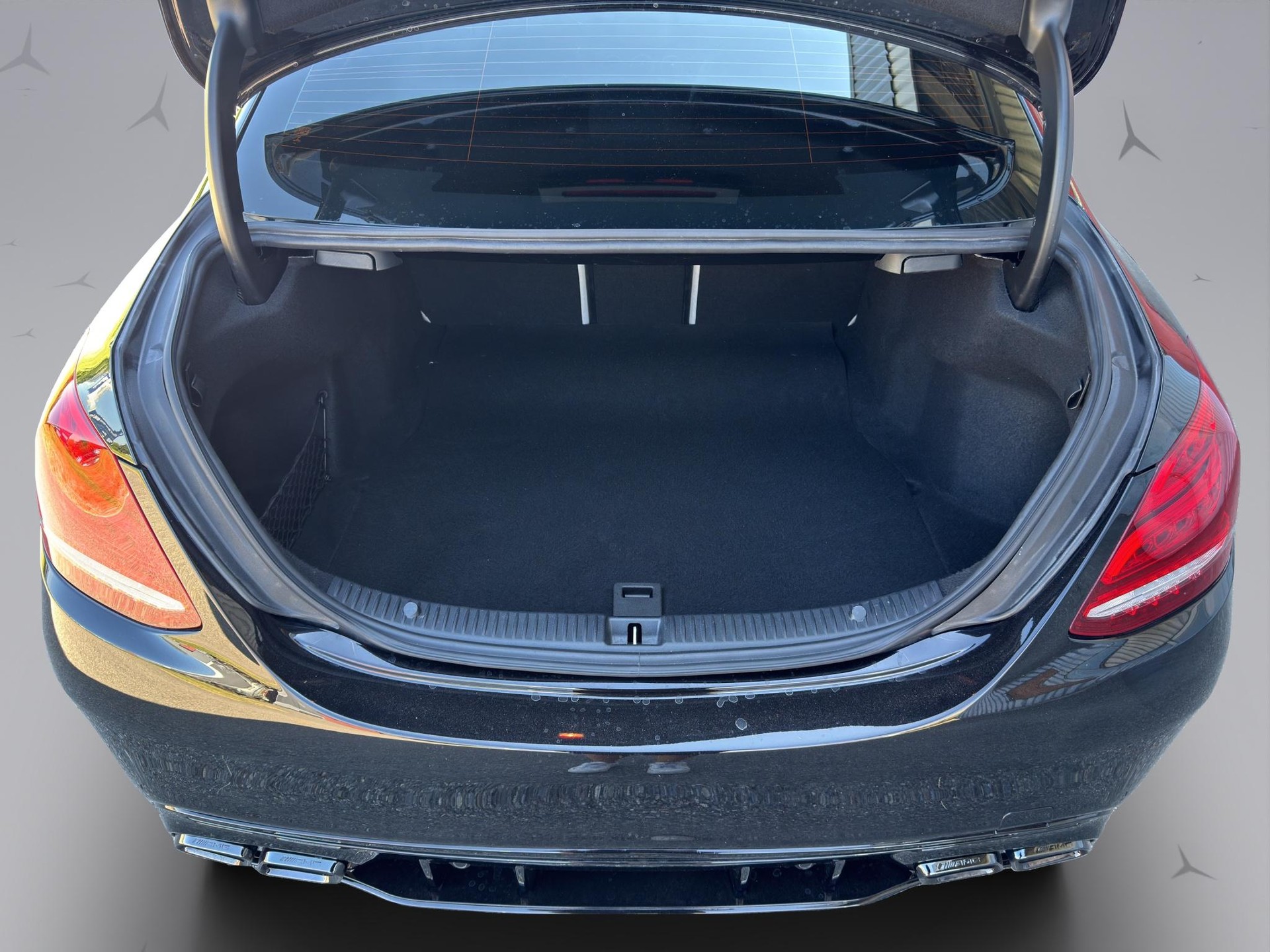 MERCEDES-BENZ C 250 AMG Line-image-18