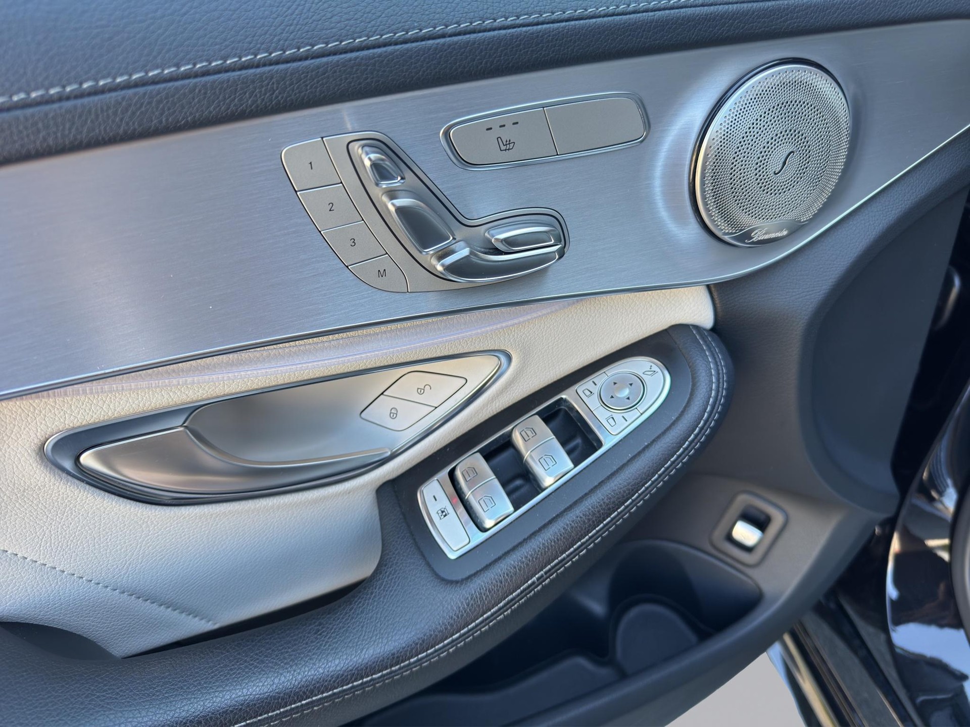 MERCEDES-BENZ C 250 AMG Line-image-10