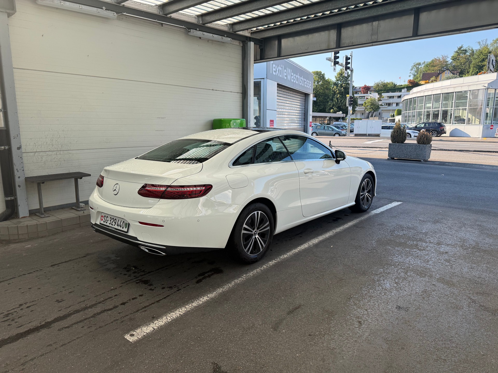 MERCEDES-BENZ E 220 d-image-1