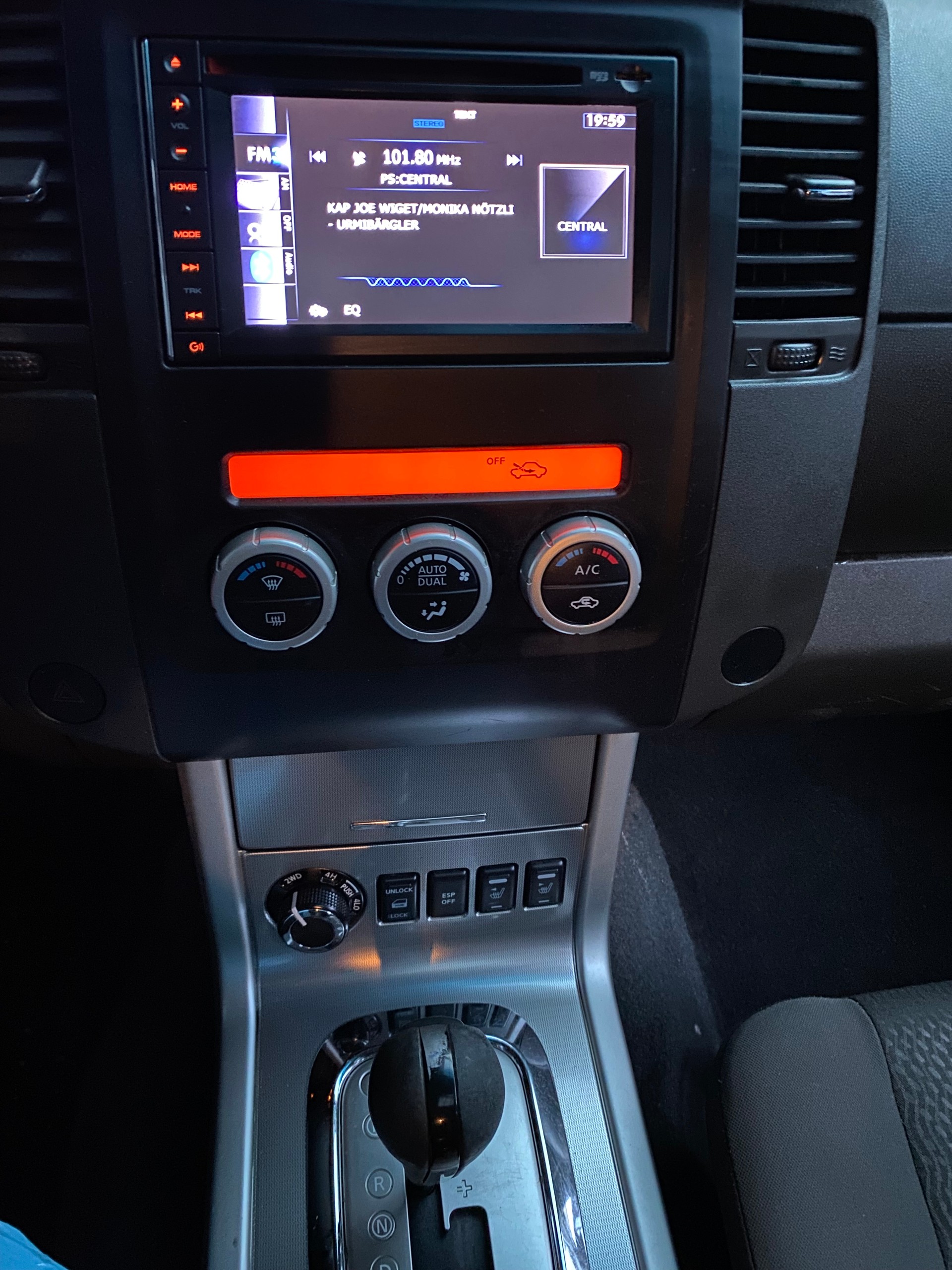 NISSAN Navara Double Cab Platinum EVO 2.5 dCi 4WD A-image-4