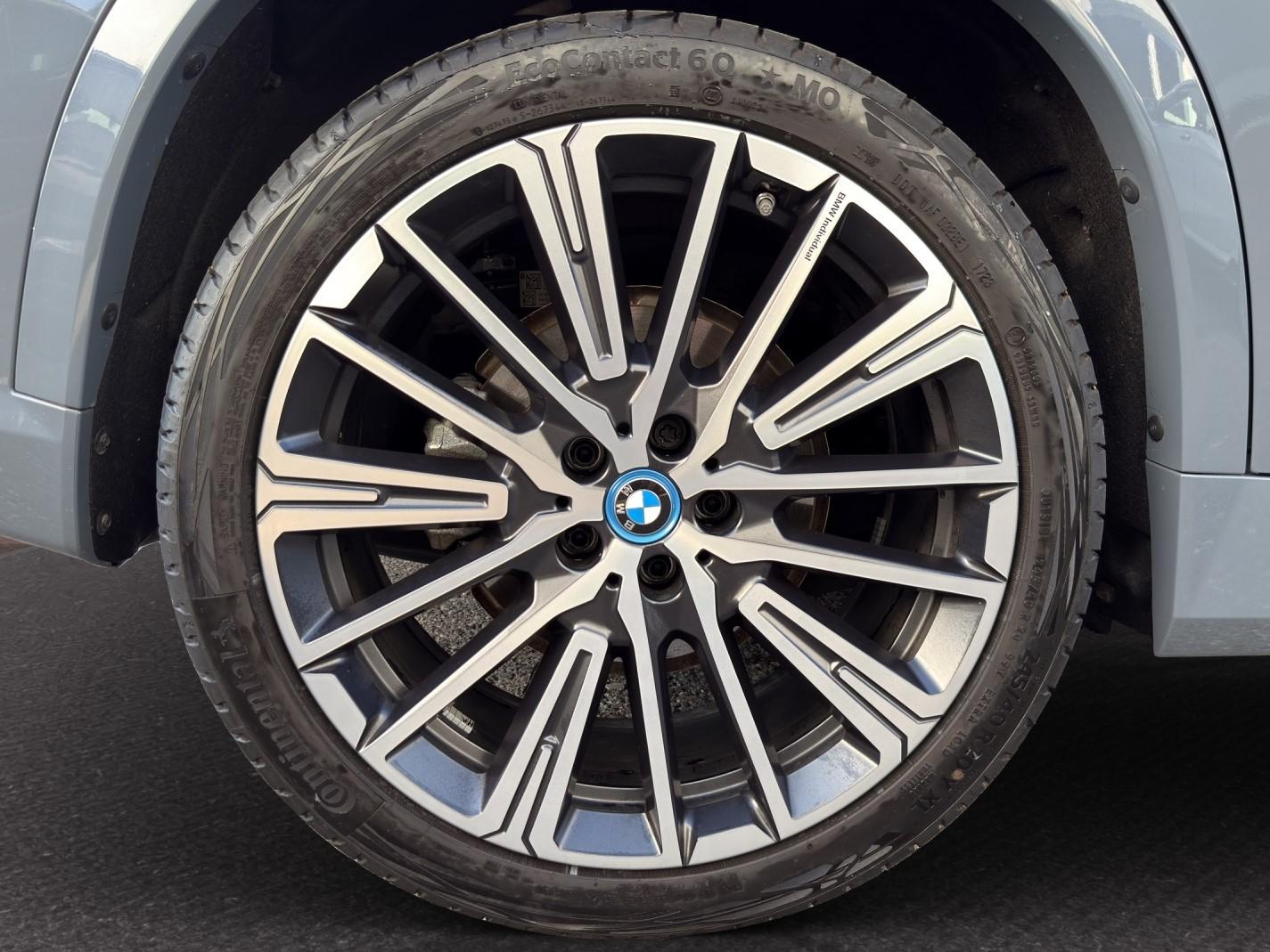 BMW iX1 30 xDrive M SPORT-image-10