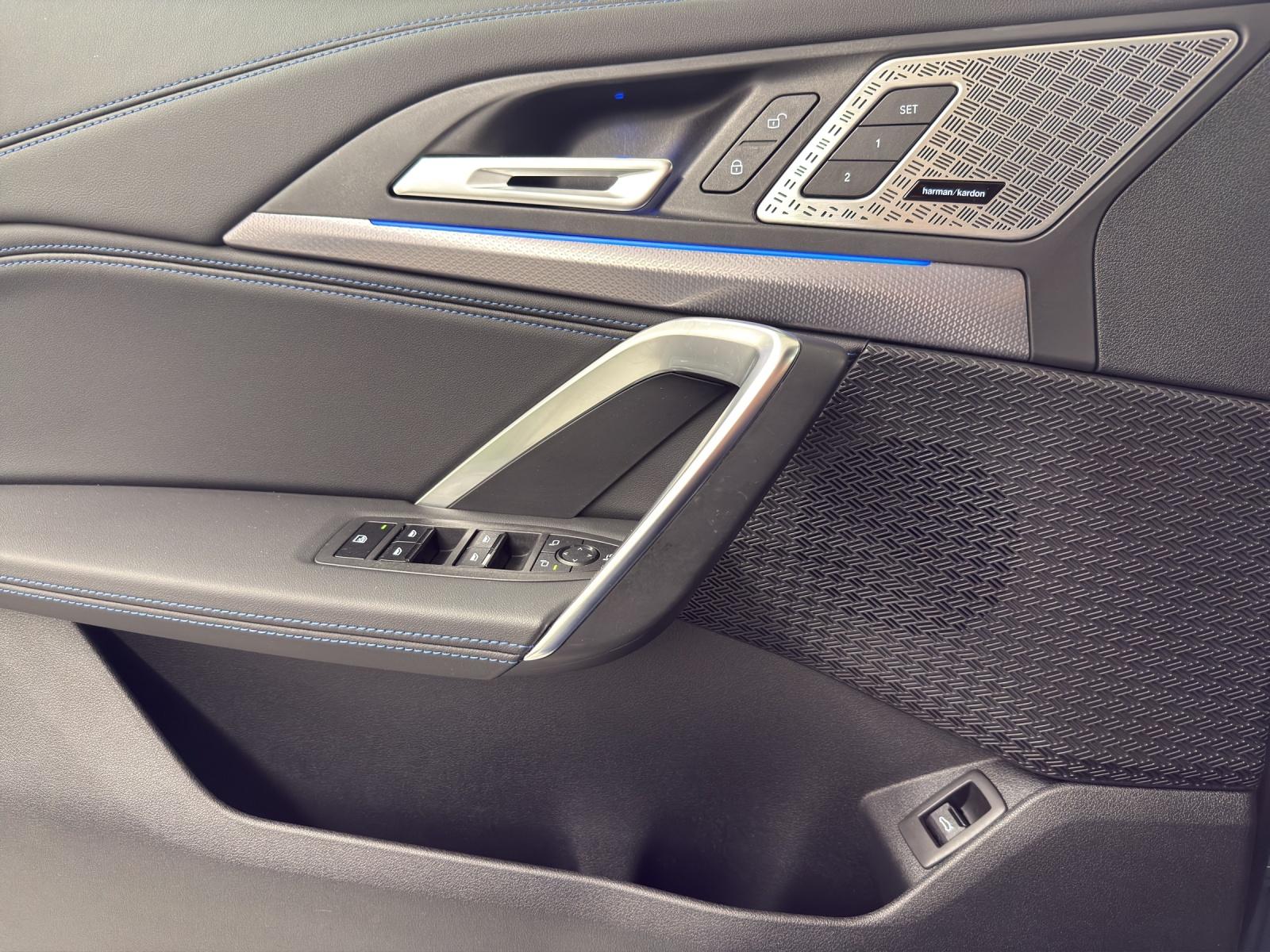 BMW iX1 30 xDrive M SPORT-image-14