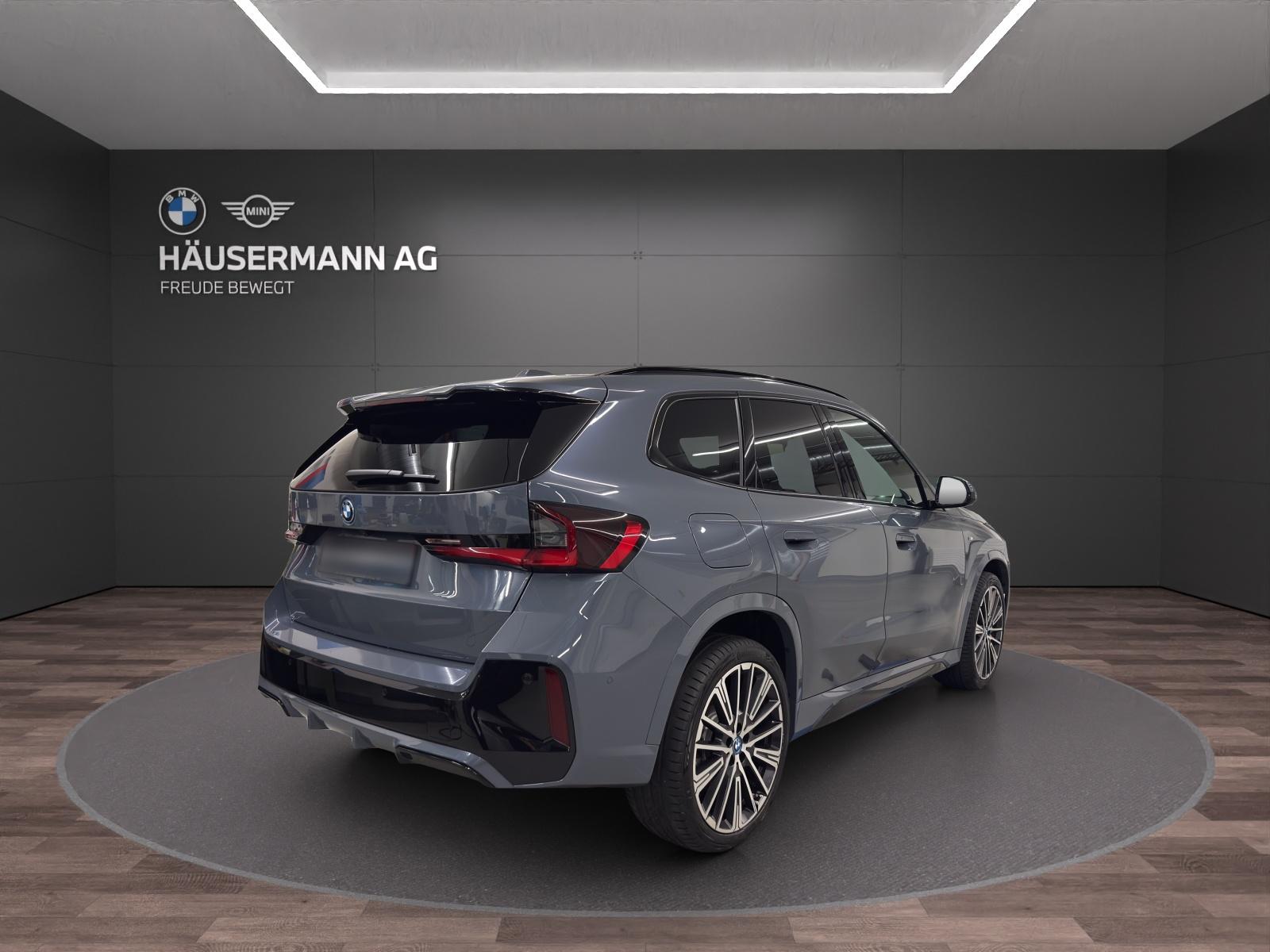 BMW iX1 30 xDrive M SPORT-image-4