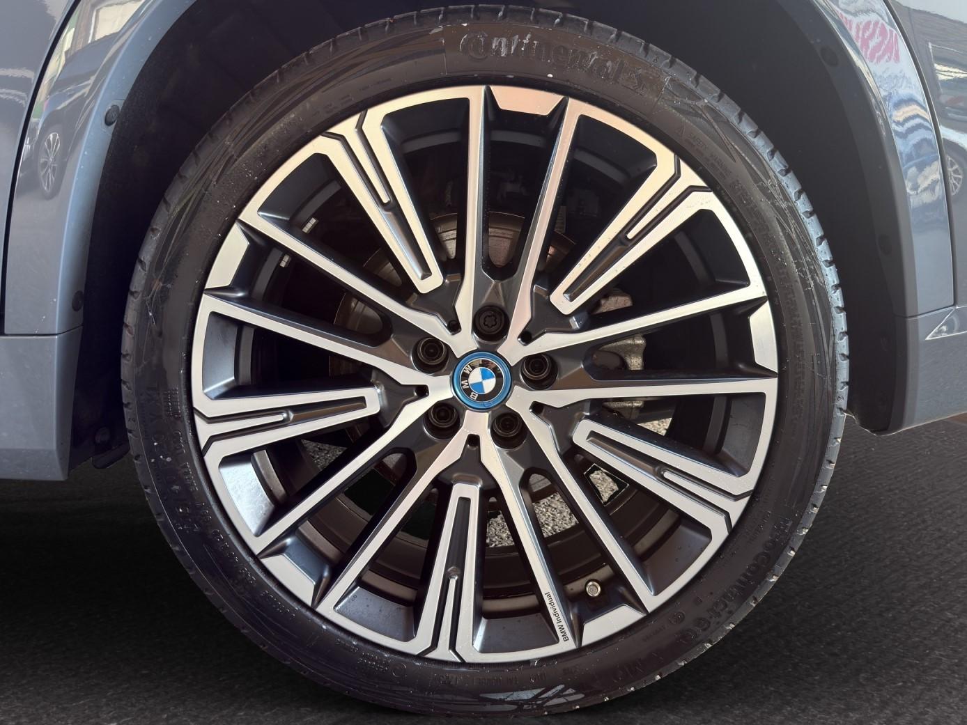BMW iX1 30 xDrive M SPORT-image-9