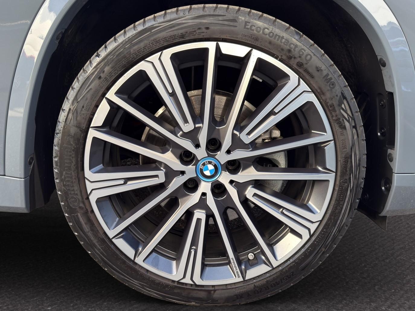 BMW iX1 30 xDrive M SPORT-image-11
