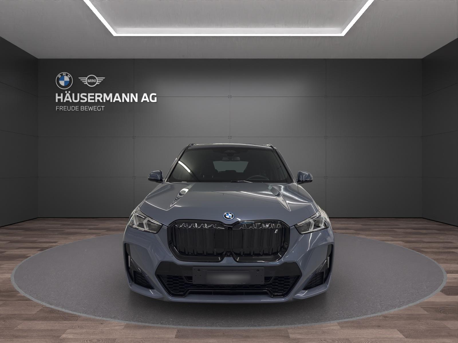 BMW iX1 30 xDrive M SPORT-image-1