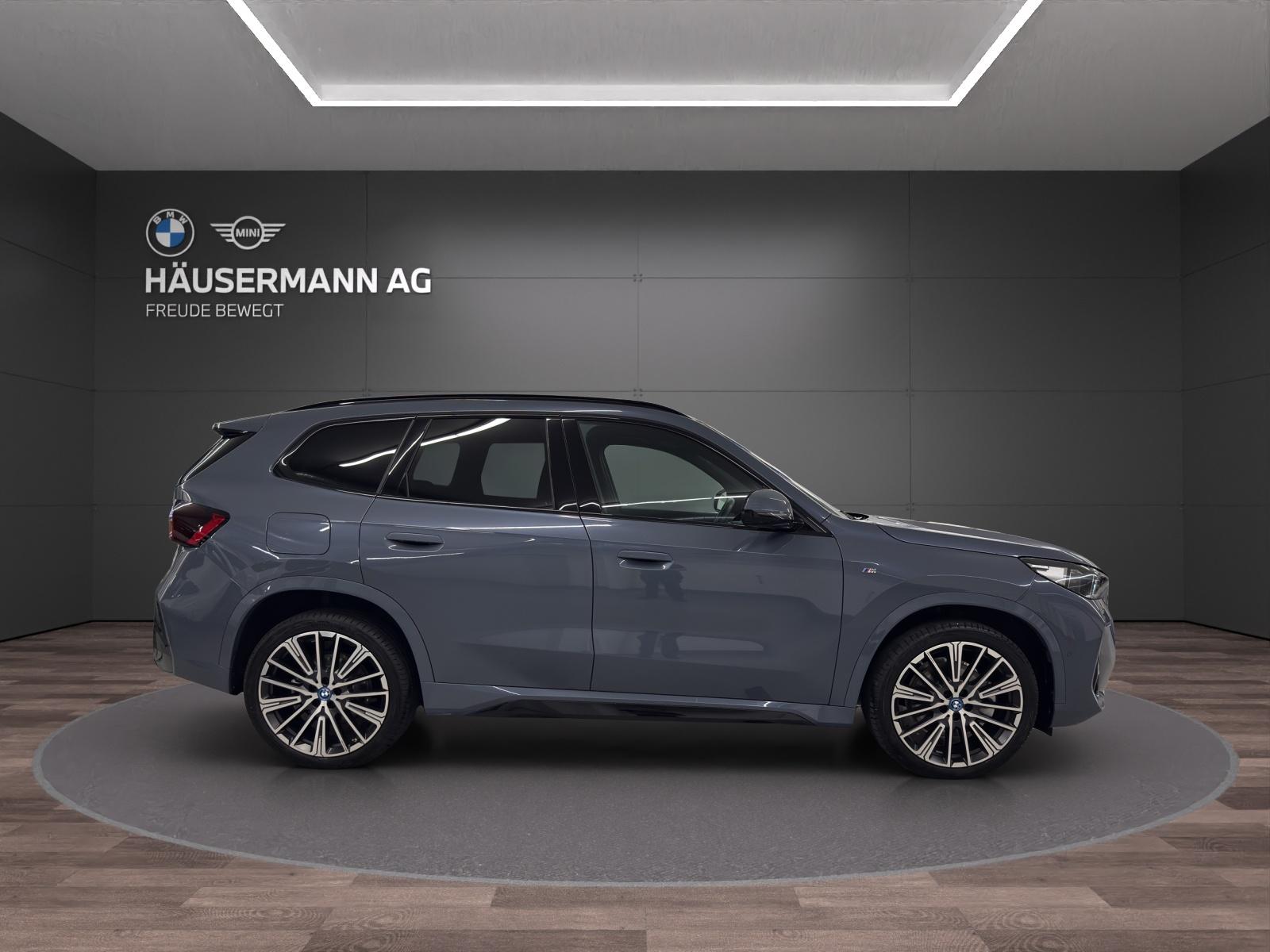 BMW iX1 30 xDrive M SPORT-image-3