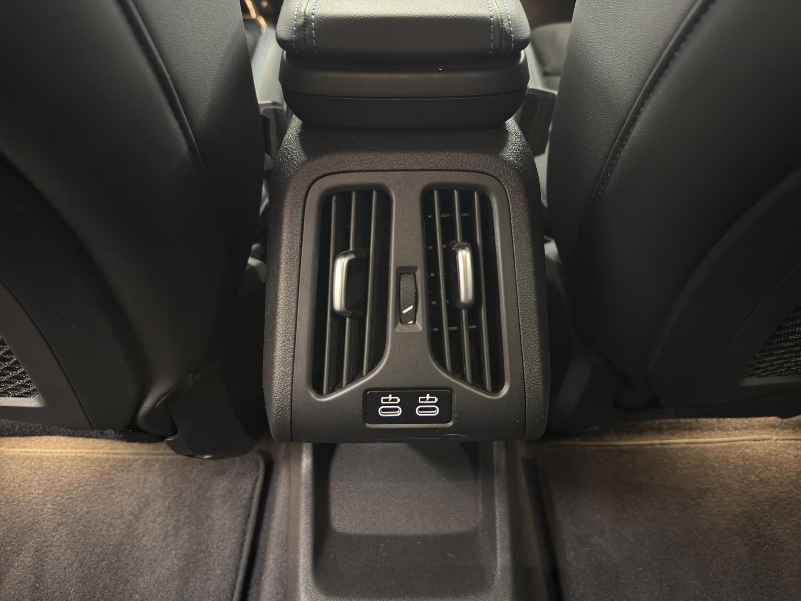 BMW iX1 30 xDrive M SPORT-image-20