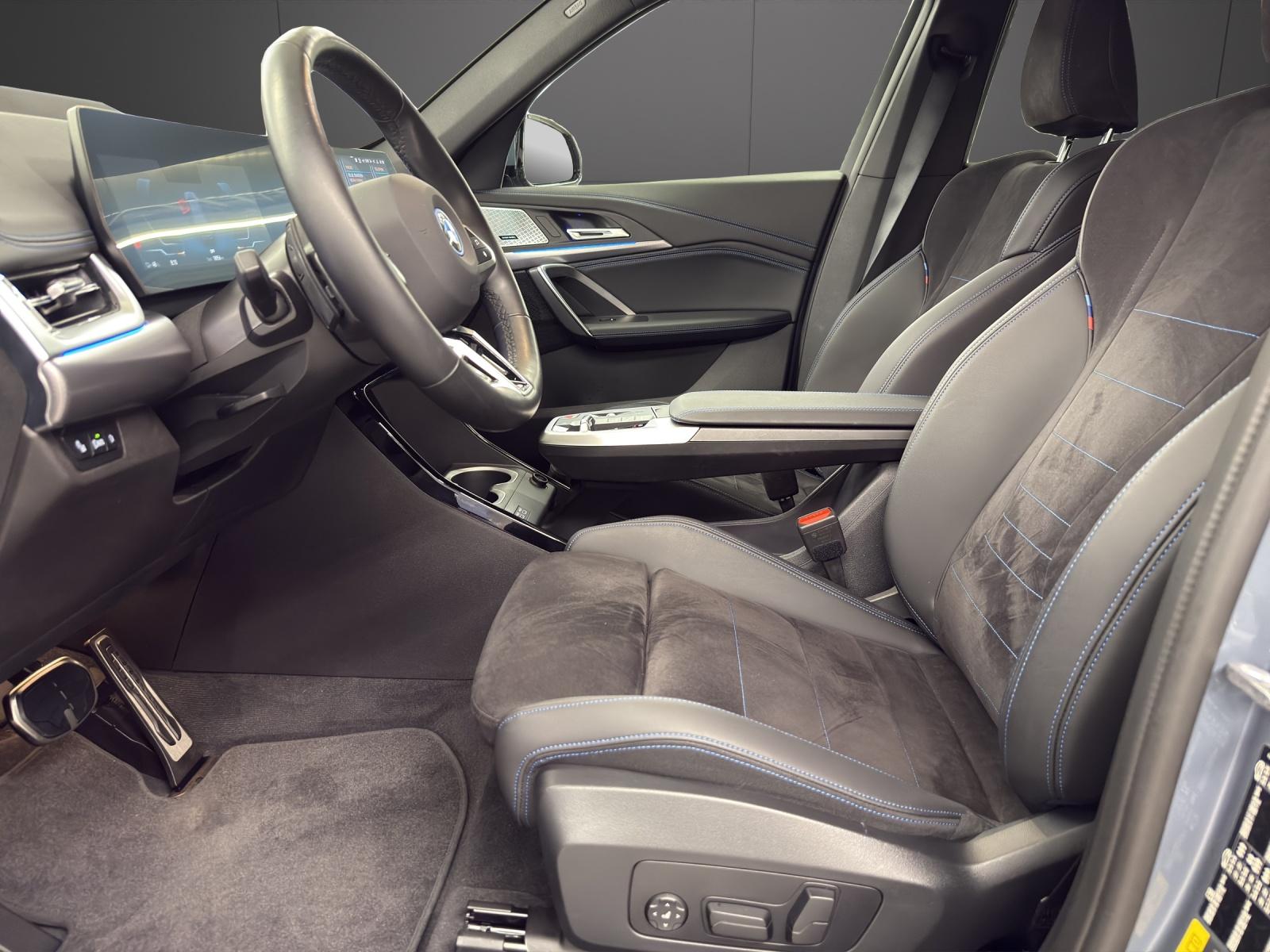 BMW iX1 30 xDrive M SPORT-image-6