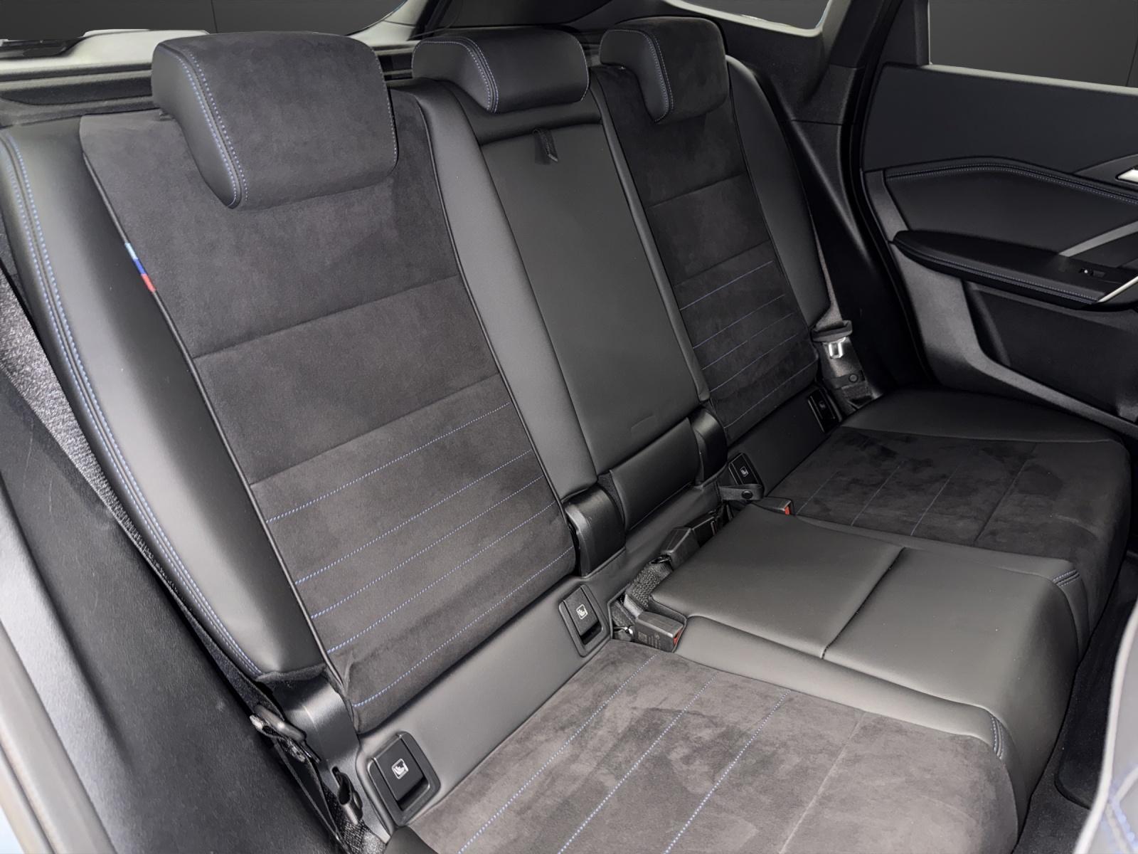 BMW iX1 30 xDrive M SPORT-image-18