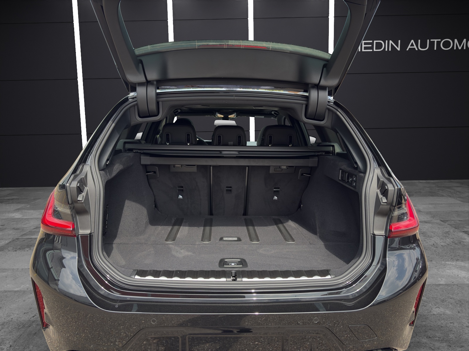 BMW M340i xDrive Touring-image-17